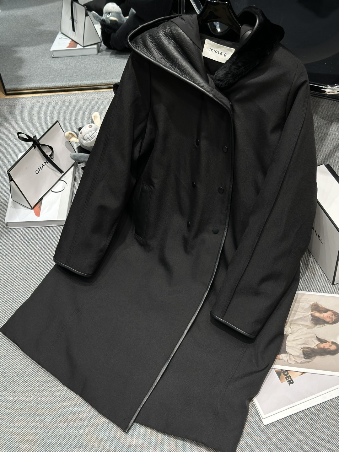 NO:606754,Comes with dust bag - ICICL* - 2025 early autumn new style double-sided goose down long coat, with windbreaker cut genuine leather edging, bonnet decorated with lambswool, full of texture, double-sided and single wear, liner filled with 90 white goose down, SMLXL,, jackets & coats, hats, alexander wang19860909配防尘袋——ICICL*——2025早秋新款双面穿鹅绒长外套,采用风衣剪裁真皮包边,帽子羊羔毛装饰,质感满满,双面单穿,内胆填充90白鹅绒,SMLXL,,jackets & coats,hats,alexander wang,Women's clothing