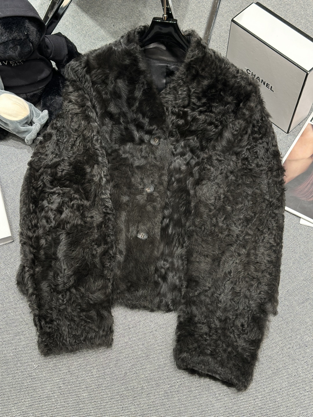 NO:608744,Equipped with dust bag - MAX MAR* - 2025 autumn and winter new small Hu sheep jacket, using top quality small Hu sheep, small V-neck design, fashionable SMLXL,, jackets & coats, alexander wang19860909配防尘袋——MAX MAR*——2025秋冬新款小湖羊外套,采用顶级优质小湖羊,小V领设计,时尚洋气SMLXL,,jackets & coats,alexander wang,Women's clothing