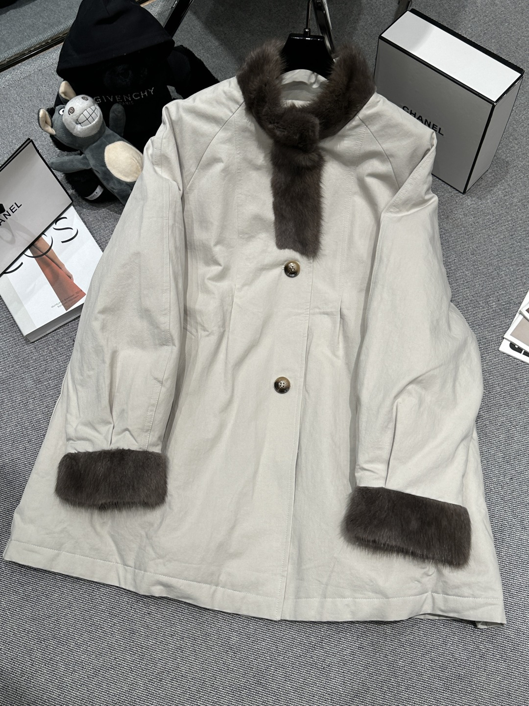 NO:621940,Equipped with dust bag - THE RO* - a super popular autumn and winter new row style minimalist mink collar style to overcome, a must-have recommended model by Xiaohongshu's major internet celebrity bloggers!  The neckline is spliced ​​with imported green-rooted mink, and the liner is filled with 90 white goose down, SMLXL,, alexander wang19860909配防尘袋——THE RO*——超级大爆款秋冬新款Row风极简拼貂领派克服,小红书各大网红博主必备推荐款！领口拼接进口青根貂,内胆填充90白鹅绒,SMLXL,,alexander wang,Women's clothing