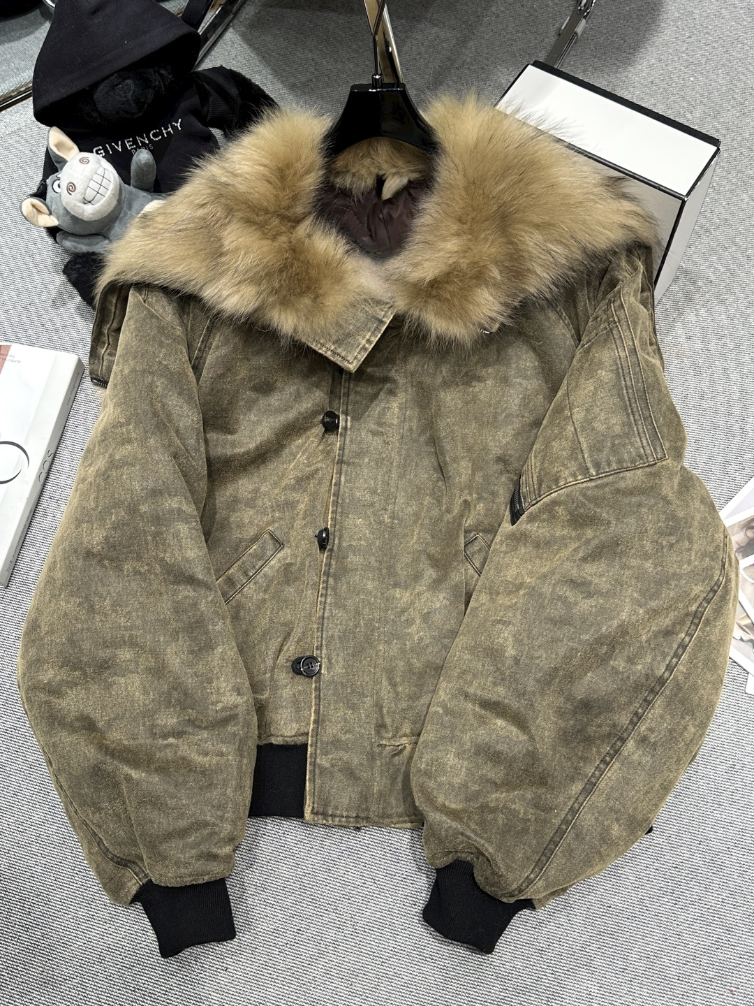 NO:621960,Equipped with dust bag - BEMIRFU* - new autumn and winter raccoon fur collar parka goose down jacket, Northern Elk camouflage wandering parka down, adopts military style camouflage design, with a yuppie temperament. Goose down raccoon fur collar, warm and stylish!  Hooded version, very suitable for autumn and winter wear. The inner liner is filled with 90 white goose down, SMLXL,, down jacket, hats, alexander wang19860909配防尘袋——BEMIRFU*——秋冬新款貉子毛领派克鹅绒服,北麋迷彩流浪派克羽绒,采用军旅风迷彩设计,自带雅痞气质.鹅绒貉子毛领,保暖又有型！连帽版型,秋冬穿超合适内胆填充90白鹅绒,SMLXL,,down jacket,hats,alexander wang,Women's clothing