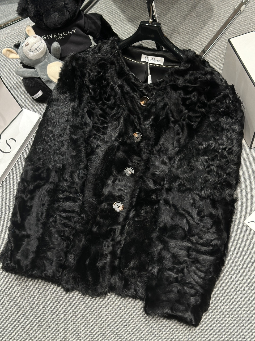 NO:625626,Equipped with dust bag - MAX MAR* - 2025 autumn and winter new small lake sheep jacket, using top quality small lake sheep imported from Spain, with a straight texture and super layered texture, round neck design with horn buttons, elegant and capable SMLXL,, jackets & coats, alexander wang19860909配防尘袋——MAX MAR*——2025秋冬新款小湖羊外套,采用西班牙进口顶级优质小湖羊,卷直纹理超有层次感,圆领设计牛角纽扣,优雅又干练SMLXL,,jackets & coats,alexander wang,Women's clothing