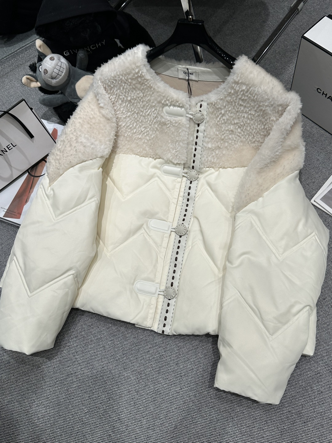 NO:648990,Comes with dust bag - MIUMI* - 2025 autumn and winter new wool jacket has a super good fit and looks elegant, comfortable to wear and not bulky, the liner is filled with 90 white goose down, SMLXL,, miumiu, jackets & coats, alexander wang19860909配防尘袋 ——MIUMI*——2025秋冬新款羊毛外套版型超级好上身很显气质,穿着舒适不臃肿,内胆填充90白鹅绒,SMLXL,,miumiu,jackets & coats,alexander wang,Women's clothing