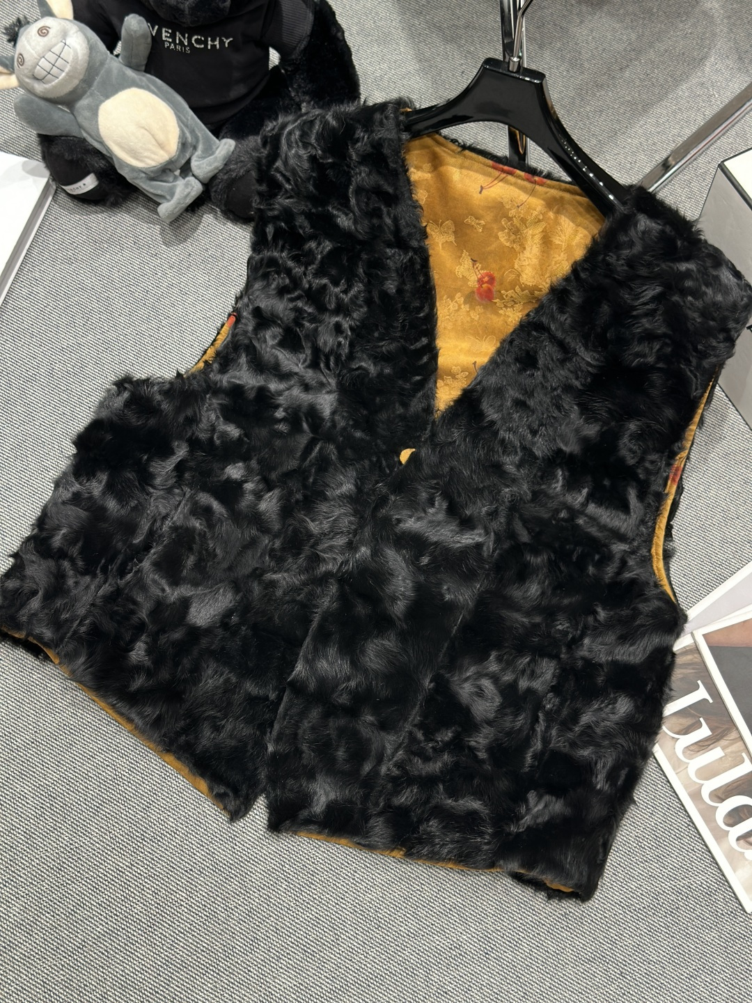 NO:628981,Equipped with dust bag - National Style Series* - New Chinese-style Xiao Hu Sheep vest for autumn and winter, V-neck design full of Chinese charm and super good texture, elegant upper body SMLXL,,alexander wang19860909配防尘袋——国风系列*——秋冬新款新中式小湖羊马甲,V领设计满满的中式韵味质感超好,上身优雅大气SMLXL,,alexander wang,Women's clothing
