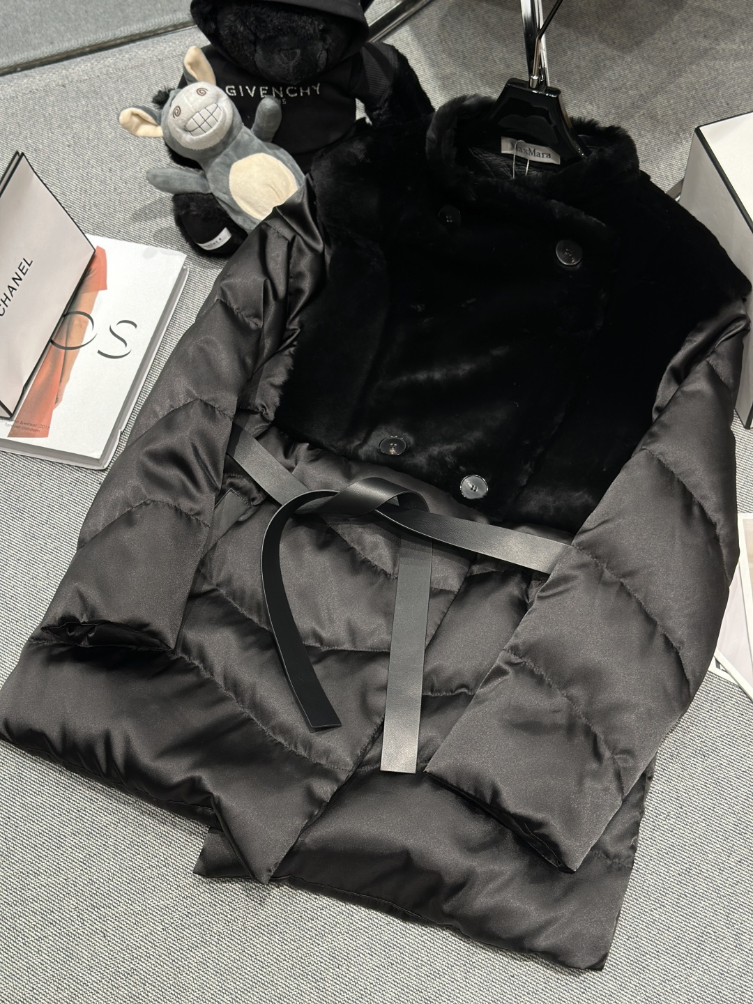 NO:652693,Equipped with dust bag - MaxMar* - new autumn and winter fur one-piece goose down jacket, made of Australian imported molly fur and wool with soft texture. It is stitched with the same color belt, leather pocket decoration, filled with 90 white goose down, size S-XL,, jackets & coats, alexander wang19860909配防尘袋——MaxMar*——秋冬新款皮毛一体鹅绒服外套,采用澳洲进口莫莉皮羊毛质感柔软.拼接亚搭配同色系腰带,皮质口袋装饰,填充90白鹅绒,码数S-XL,,jackets & coats,alexander wang,Women's clothing