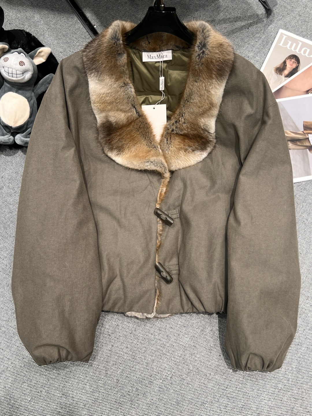 NO:654013,Equipped with dust bag - Max Mar* - the new mink down jacket for autumn and winter, using mink imported from Denmark as the square collar, and the inner liner is filled with 90 white goose down. The whole garment is super classy and fashionable SMLXL,, down jacket, alexander wang19860909配防尘袋——Max Mar*——秋冬新款水貂羽绒服,采用丹麦进口水貂作为方领,内胆填充90白鹅绒,整件衣服超级有档次,时尚大气SMLXL,,down jacket,alexander wang,Women's clothing