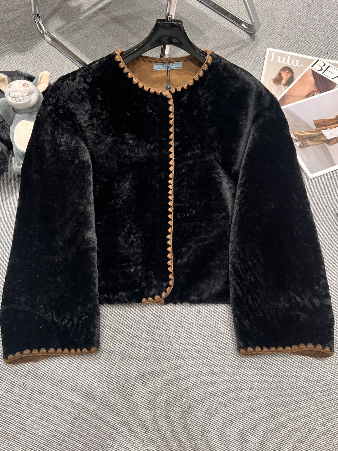 NO:654059,Equipped with dust bag - PRAD* - the new autumn and winter merino fur all-in-one jacket, made of imported merino wool, linen and tencel from Australia, with a strong texture and double-sided wear. You can wear it in a variety of styles and avoid a bloated upper body!  The upper body is super nice,SMLXL,,prada,jackets & coats,alexander wang19860909配防尘袋 ——PRAD*——秋冬新款美丽诺皮毛一体外套,,采用澳洲进口美丽诺羊毛,亚麻,天丝,质感极强,双面穿 穿出多种风格搭配,上身拒绝臃肿！上身超级好看,SMLXL,,prada,jackets & coats,alexander wang,Women's clothing