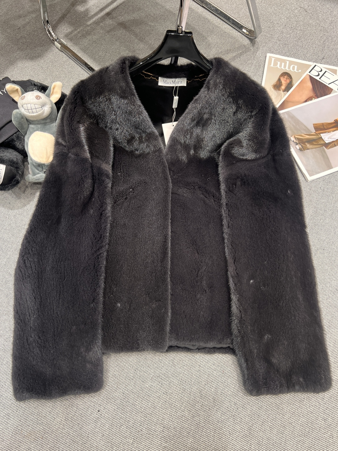 NO:654051,——MAXMAR*——The new green-rooted mink jacket for autumn and winter. The green-rooted mink is super popular today. The color and hair flow are excellent. The real thing is more beautiful. Whoever wears it will look better. It doesn’t look fat. SMLXL,,jackets & coats,alexander wang19860909——MAXMAR*——秋冬新款青根貂外套,今天超级爆火的青根貂,颜色跟毛流都绝绝子,实物更美,谁穿谁好看,不显胖SMLXL,,jackets & coats,alexander wang,Women's clothing