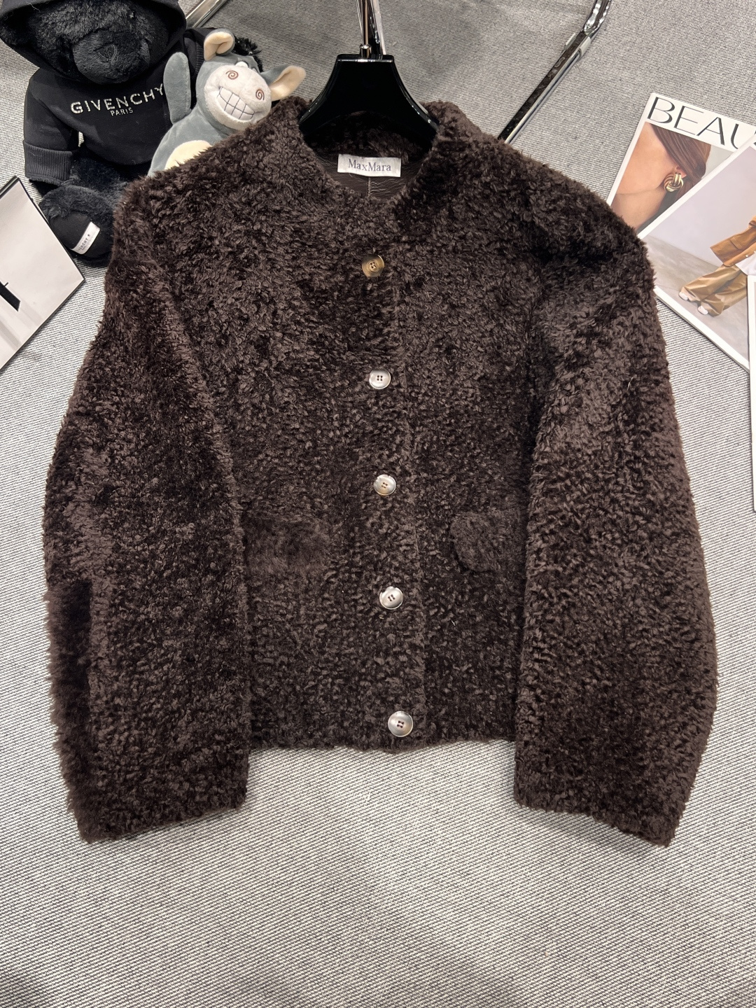 NO:655692,Equipped with dust bag - MAX MAR* - 2025 autumn and winter new fur one-piece jacket, made of top imported sheepskin, Lagon level, super good texture, fashionable upper body SMLXL,, jackets & coats, sheepskin, alexander wang19860909配防尘袋 ——MAX MAR*——2025秋冬新款皮毛一体外套,采用顶级进口羊皮毛,拉贡级别,质感超级好,上身时髦洋气SMLXL,,jackets & coats,sheepskin,alexander wang,Women's clothing