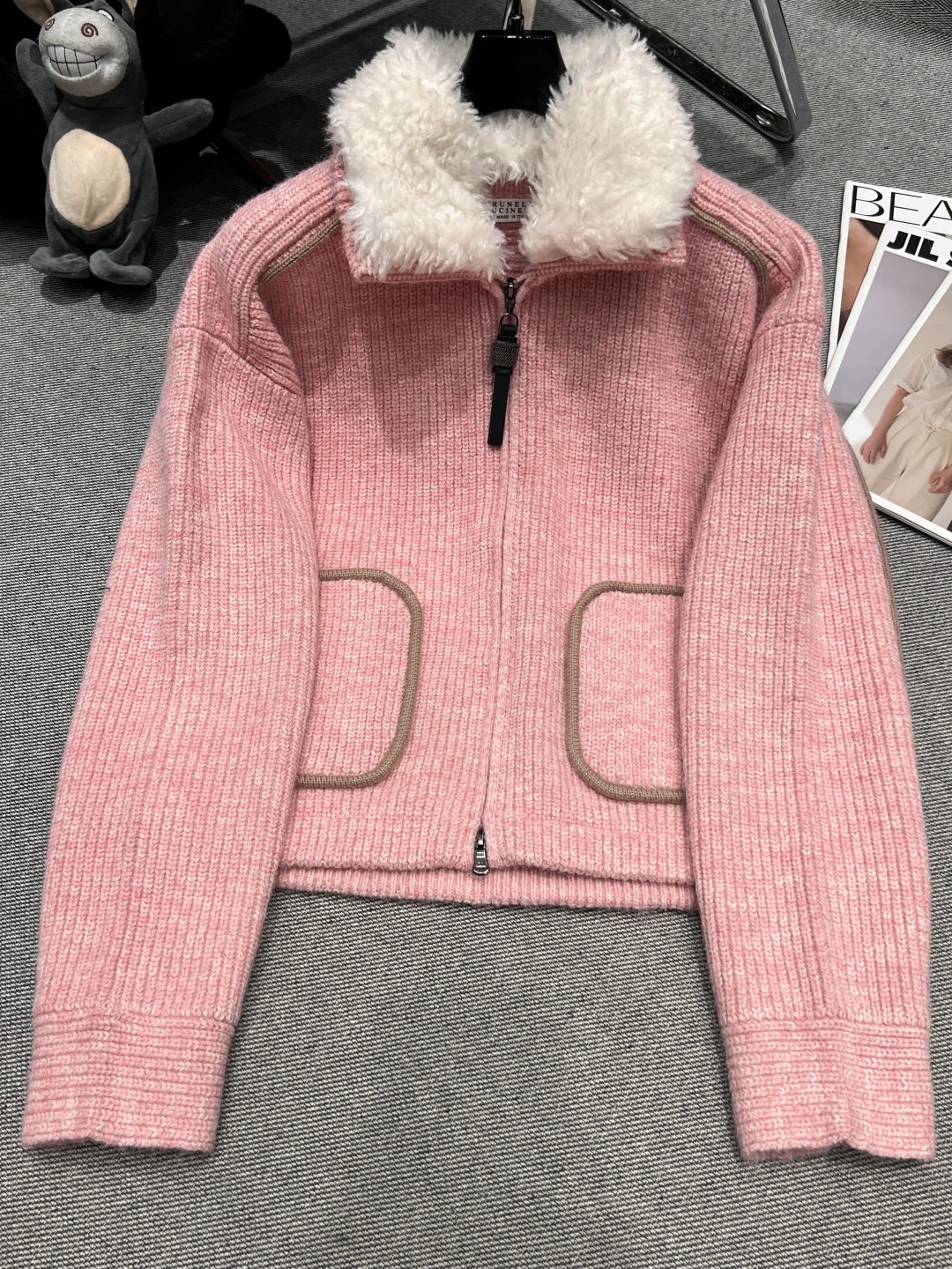 NO:659076,——Chane*——2025 autumn and winter new style small fragrance jacket, exclusive edition, customized fabric, super beautiful peach pink, super skin color on the upper body, SML,,chanel,jackets & coats,alexander wang19860909——Chane*——2025秋冬新款小香风外套,独家开版,定制面料,超级好看的桃粉色,上身超级显肤色,SML,,chanel,jackets & coats,alexander wang,Women's clothing