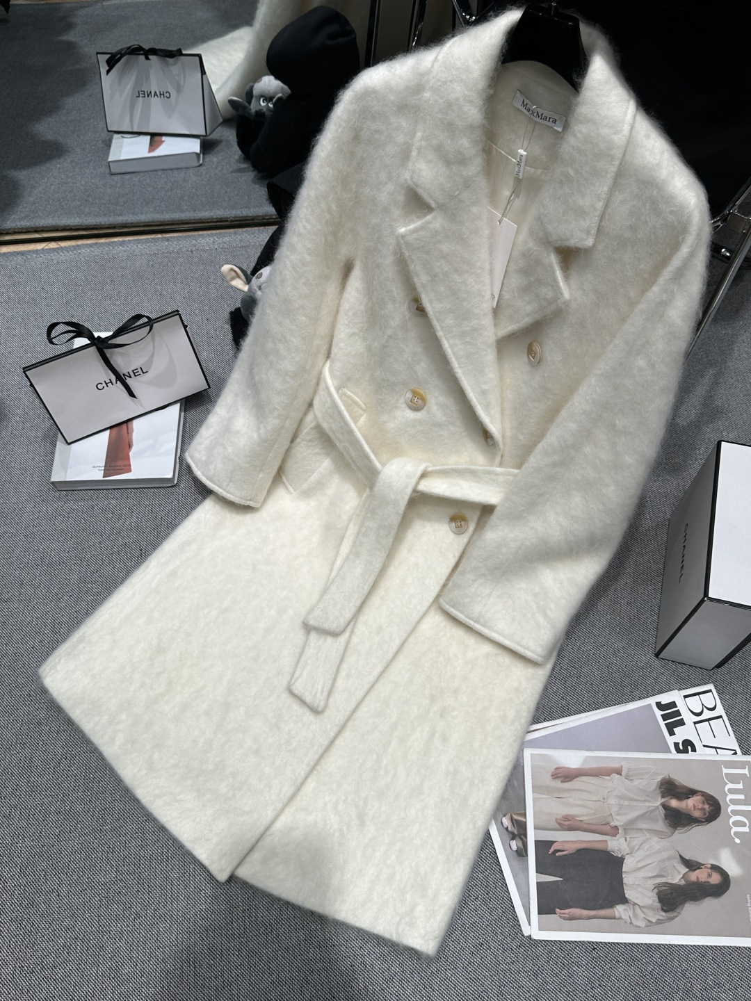 NO:662536,——MAX MAR*——2025 autumn and winter new cashmere coat, soft and delicate texture, warm and light, double-breasted + belt design, modify the body shape and have a lot of layers, fashionable version, super aura on the upper body SMLXL, Max Mara-clothing,  19860909——MAX MAR*——2025秋冬新款山羊绒大衣,质地柔软细腻,保暖又轻盈,双排扣+腰带设计,修饰身形还有很多层次感,版型时尚大气,上身超级有气场SMLXL,麦丝玛拉-服装, ,Women's clothing