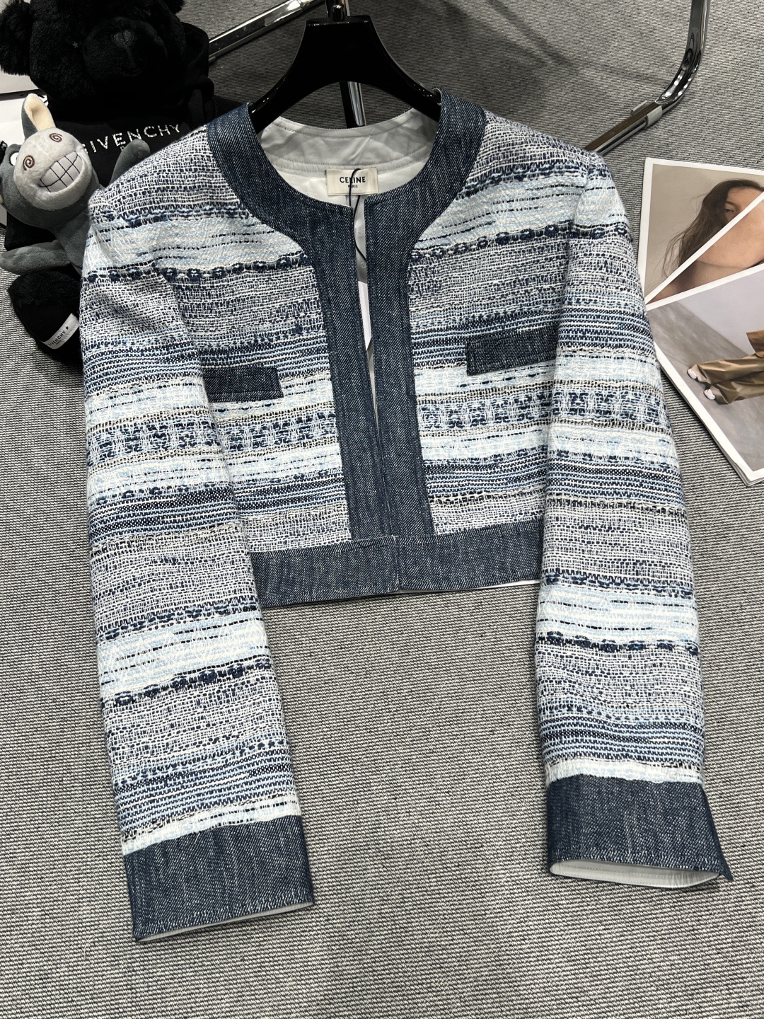NO:696239,——Celin*——2026 early autumn new spliced ​​denim cardigan jacket, customized washed denim, exclusive version, crisp and stylish, the lining is all made of jacquard Arc de Triomphe, a single product that does not matter your height, SML,,celine,jackets & coats,19860909——Celin*——2026早秋新款拼接牛仔开衫外套,定制水洗牛仔,独家开版,版型挺括有型,里布全做了提花凯旋门,不挑身高的一个单品,SML,,celine,jackets & coats,,Women's clothing
