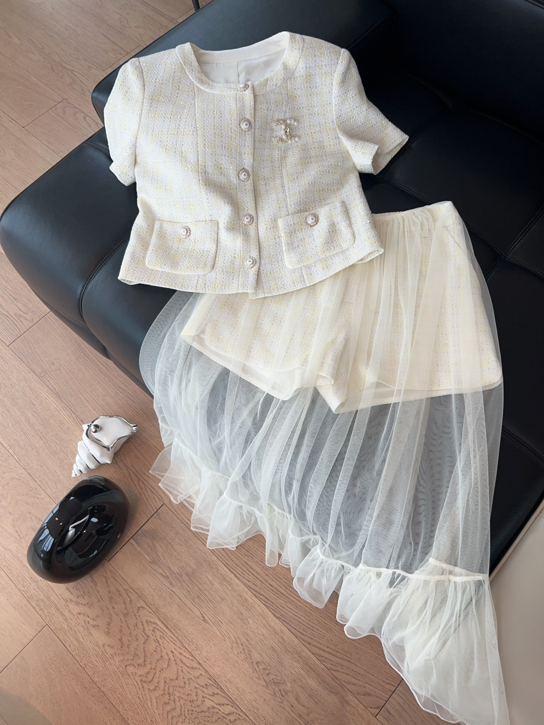 NO:723069,——The highest version on the market, the girl will inspect the goods, trim the three marks on the threads, and ship the goods. You can send pictures and take videos. If you want quality and service, please add me on WeChat. We will not accept urgent orders.  Chane* - 2026 new early spring small fragrance suit, made of exclusive customized fabrics, short cardigan top shorts mesh skirt, light and elegant layered, elegant and sweet, upper body temperament lady style, love love SML top + shorts gauze skirt 340, Chanel - clothing, chanel, chanel, skirts, shorts,19860909——市面最高版本小妹验货、修剪线头上三标、发货可发图及拍视频,要品质要服务的加我微信,不接急单. Chane*——2026早春新款小香风套装,采用独家定制面料,短款开衫上衣短裤网纱半身裙,轻盈飘逸层次感十足,优雅又甜美,上身气质名媛风,爱了爱了SML上衣+短裤纱裙340,香奈儿-服装,chanel,chanel,skirts,shorts,,Women's clothing