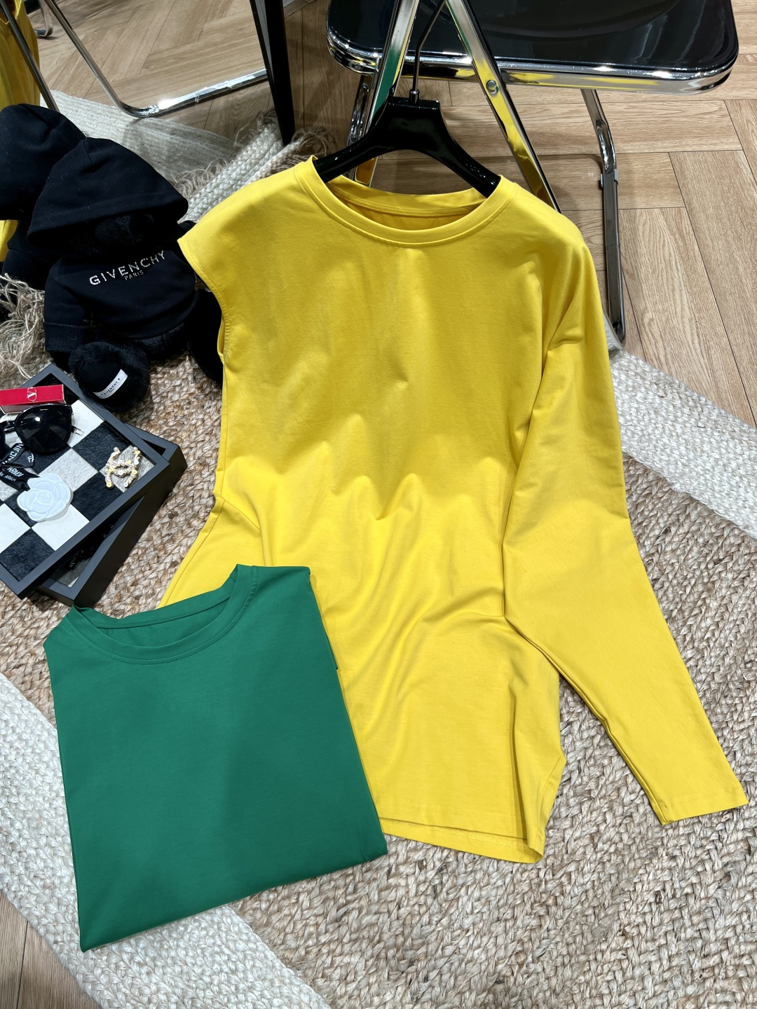 NO:748808,Brand 2026 SS asymmetrical tailoring + soft hanging fabric, lazy wear ceiling version, one size fits all,,19860909品牌 2026年SS 不对称剪裁+软垂面料 懒人穿搭天花版 均码,,,Women's clothing