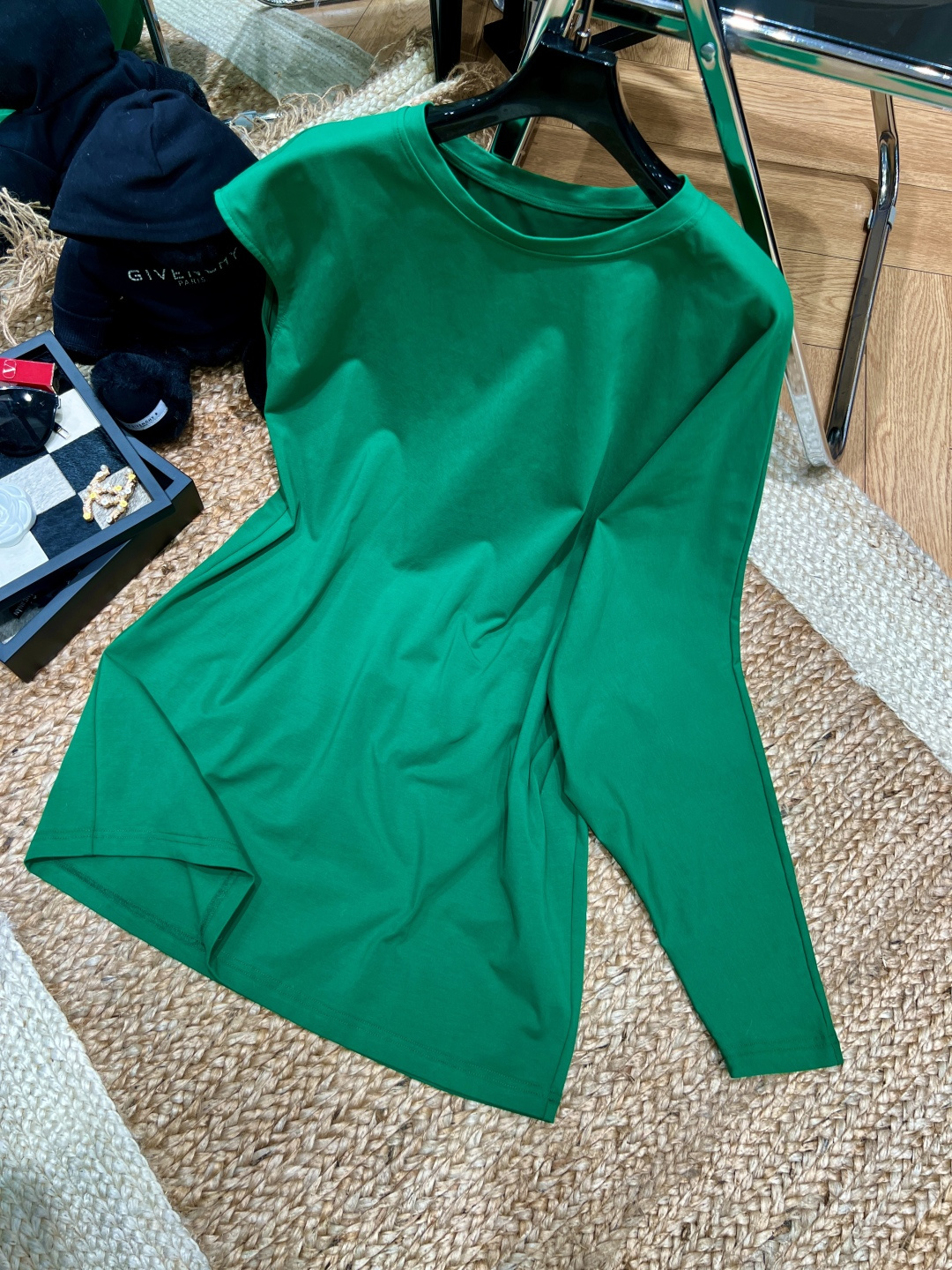 NO:748816,Brand 2026 SS asymmetrical tailoring + soft hanging fabric, lazy wear ceiling version, one size fits all,,19860909品牌 2026年SS 不对称剪裁+软垂面料 懒人穿搭天花版 均码,,,Women's clothing