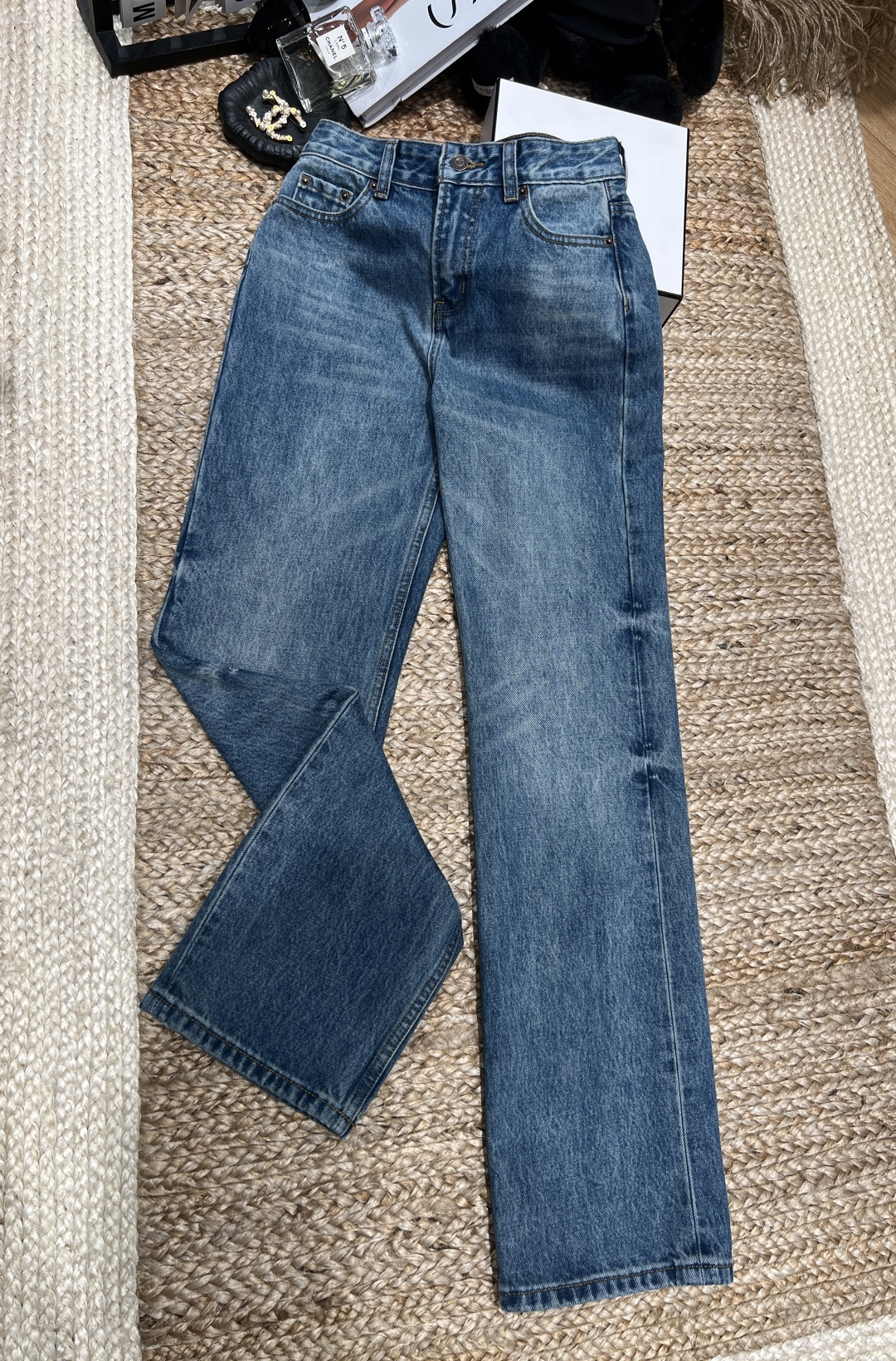 NO:753463,——Celin*——2026 SS high waistline + straight wide leg version, hiding the flesh and showing long legs, the drape is so good that you can feel the wind when walking, whether you are commuting, dating or taking photos out on the street, you can wear it with your eyes closed SMLXL,,celine,19860909——Celin*——2026年SS 高腰线+直筒阔腿版型,藏肉显腿长一绝,垂感好到走路带风,不管是通勤、约会还是出街拍照都能打,闭眼入都不亏SMLXL,,celine,,Women's clothing