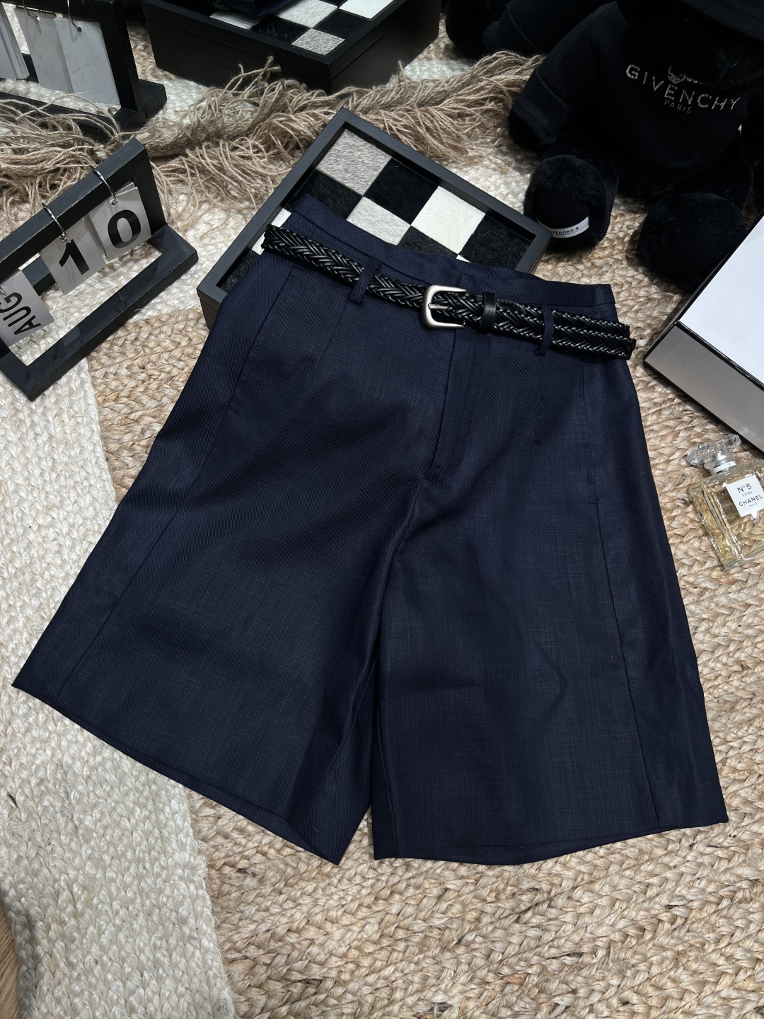 NO:821673,——Ralp* Laure*——2026 SS linen suit five-point shorts, two basic colors of navy and white, with a built-in woven belt, simple and detailed, lazy people can just put it on and go out, comfortable and textured Size SML, women's clothing, loro piana, shorts, business suit,19860909——Ralp* Laure*——2026年SS亚麻西装五分短裤,藏青&白色两个基础色,搭配自带的编织腰带,简约又有细节感,懒人直接套上就出门,舒服又有质感码数SML,女装,loro piana,shorts,business suit,,Women's clothing