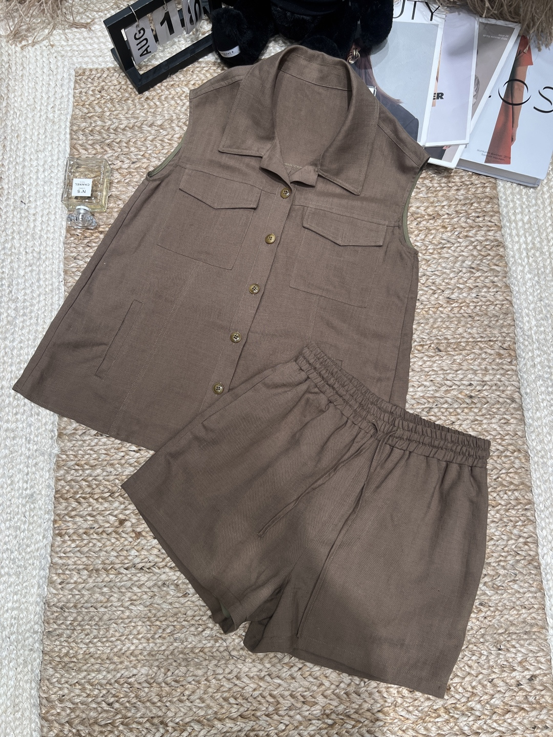 NO:845684,——Ralp* Laur*——2026 SS linen work style suit, simple and retro, shell button lapel design with super detailed sense!  The shorts have an elastic waist, are comfortable to wear and make your legs look longer, the lyocell linen fabric is skin-friendly and breathable, the size is SML, loro piana, shorts,19860909——Ralp* Laur*——2026年SS麻料工装风套装,简约复古,贝壳纽扣翻领设计超有细节感！短裤松紧腰,穿着舒适又显腿长,莱赛尔亚麻面料亲肤透气,码数SML,,loro piana,shorts,,Women's clothing
