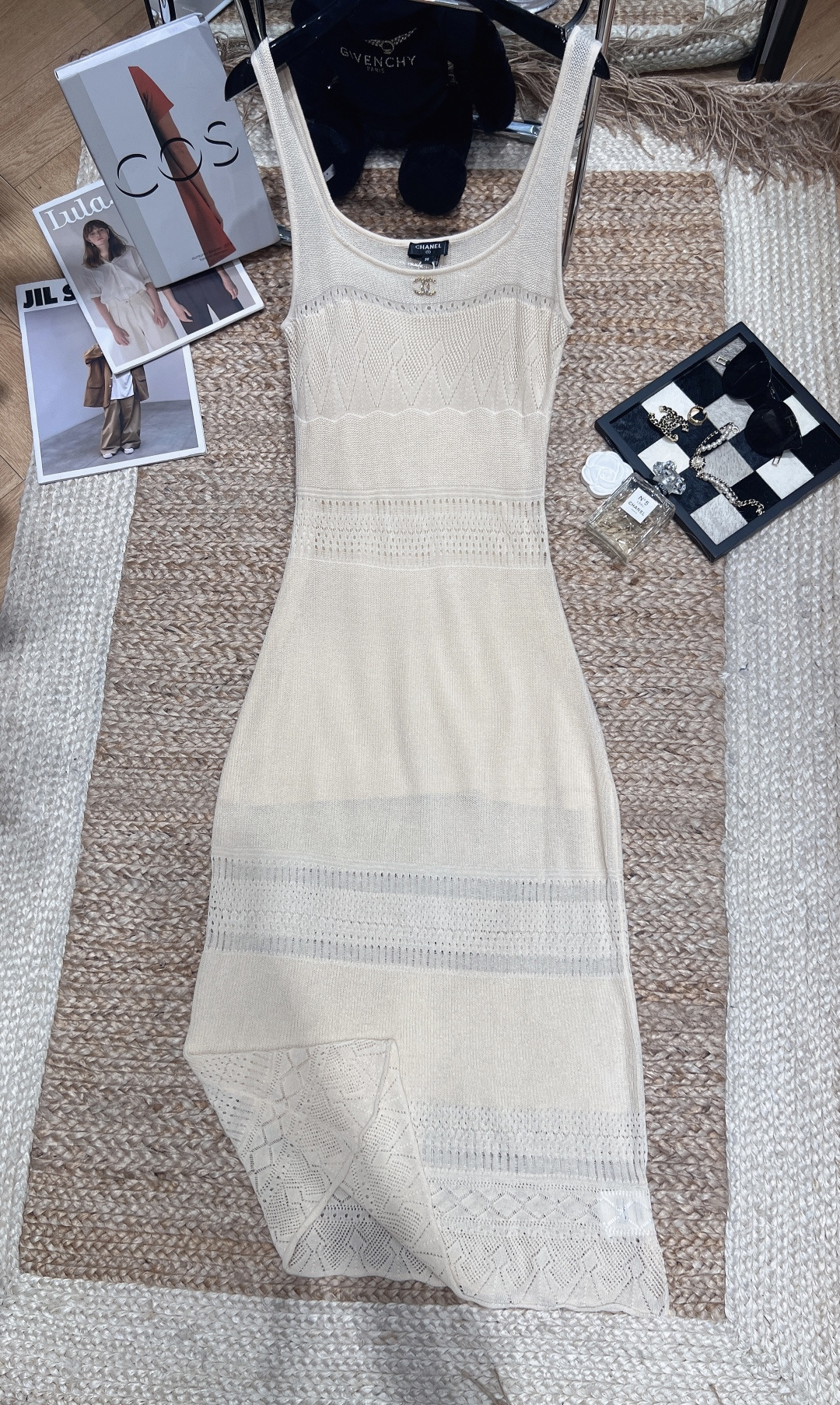 NO:886384,——Chane*——2026 SS off-white hollow knitted vest dress, light and breathable, super comfortable to wear in summer!  Sleeveless + hollow design, waist cut, slimming and flattering figure. It is perfect for vacations, beach photos or daily wear ~ Pair it with lining or simple accessories, you can easily get a gentle temperament, and give you a French vacation feeling!  SML,Chanel-clothing,chanel,chanel,loro piana,skirts,19860909——Chane*——2026年SS米白色镂空针织背心连衣裙,轻薄透气,夏天穿超舒服！无袖+镂空设计,收腰剪裁显瘦又修饰身形.度假、海边拍照或日常穿搭都很出片～搭配内衬或简约配饰,轻松get温柔气质风,法式度假感拉满！SML,香奈儿-服装,chanel,chanel,loro piana,skirts,,Women's clothing