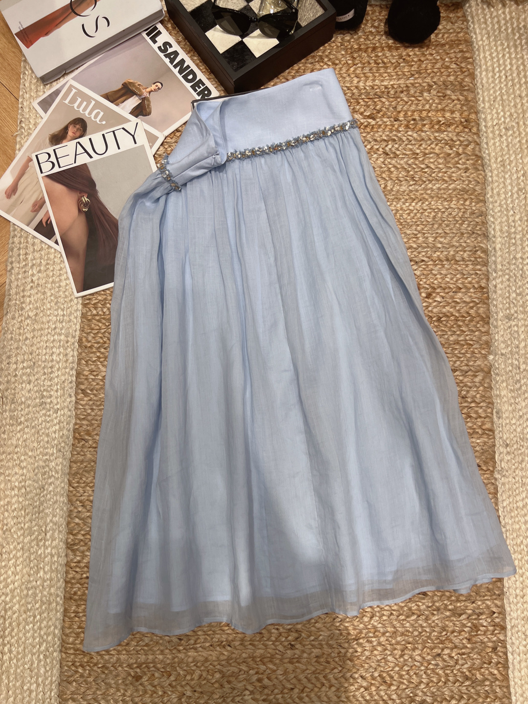 NO:864842,——chane*——The 2026 spring and summer new cotton and linen splicing skirt is made of cotton and linen, which is light and breathable, perfect for summer wear!  The high-waisted A-line version + shell lace stitching adds a bohemian style. The skirt is loose, covers the crotch and makes you look slimmer. It can easily elongate the leg line and bring a sense of smart atmosphere when walking. You can switch between fresh and sweet or elegant temperament at will ~ whether you are on a beach vacation or daily outings, you can easily create an atmospheric outfit. SML, Chanel - Clothing, chanel, chanel, loro piana, skirts,19860909——chane*——2026春夏新款棉麻拼接半身裙采用棉麻材质,轻盈透气,超适合夏天穿！高腰A字版型+贝壳花边拼接,增添波西米亚风情,裙摆宽松,遮胯显瘦,轻松拉长腿部线条,走路自带灵动氛围感.清新甜美or优雅气质随心切换～无论海边度假还是日常出街,都能轻松打造氛围感穿搭.SML,香奈儿-服装,chanel,chanel,loro piana,skirts,,Women's clothing