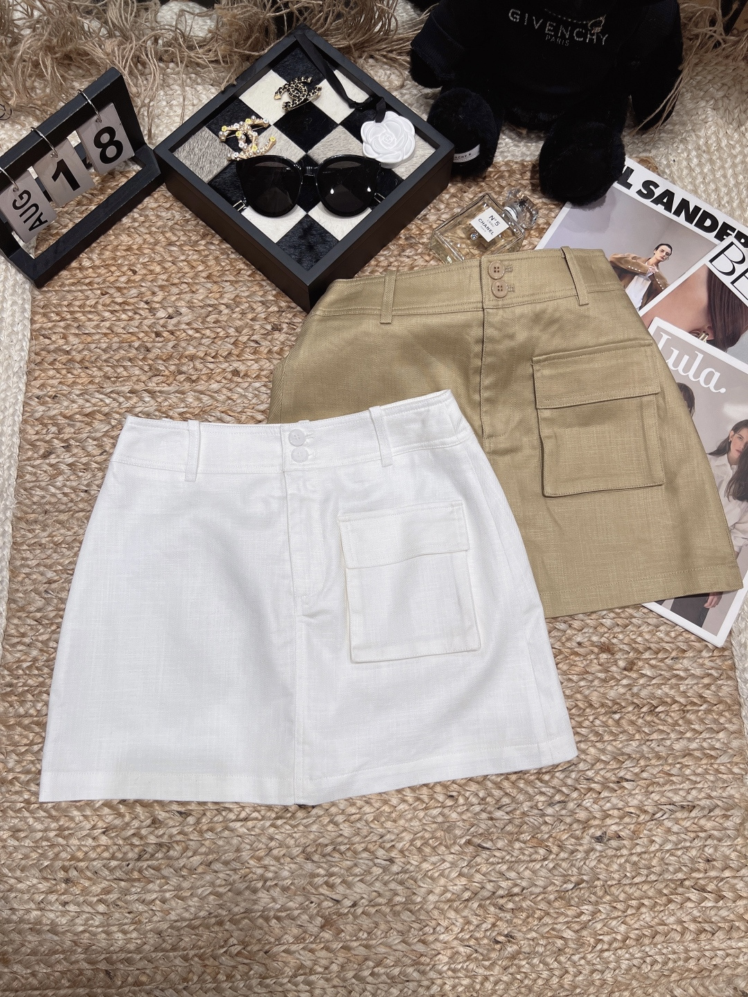 NO:884023,——Ral*Laur*——2026 SS workwear style A-line trouser skirt made of lyocell linen fabric, breathable and comfortable double-button high-waist design, quietly high waistline, large side pockets are the finishing touch, micro-A version to hide the crotch and slimming, friendly to all body types, commuting/casual casual wear, white/khaki two-tone, close your eyes and enter SML, women's clothing, loro piana, skirts,19860909——Ral*Laur*——2026年SS工装风A字裤裙莱赛尔亚麻面料,透气舒适双扣高腰设计 ,悄悄拉高腰线侧边大口袋是点睛小细节微A版型藏胯显瘦 ,对各种身材都友好通勤/休闲随便搭 白/卡其双色闭眼入SML,女装,loro piana,skirts,,Women's clothing