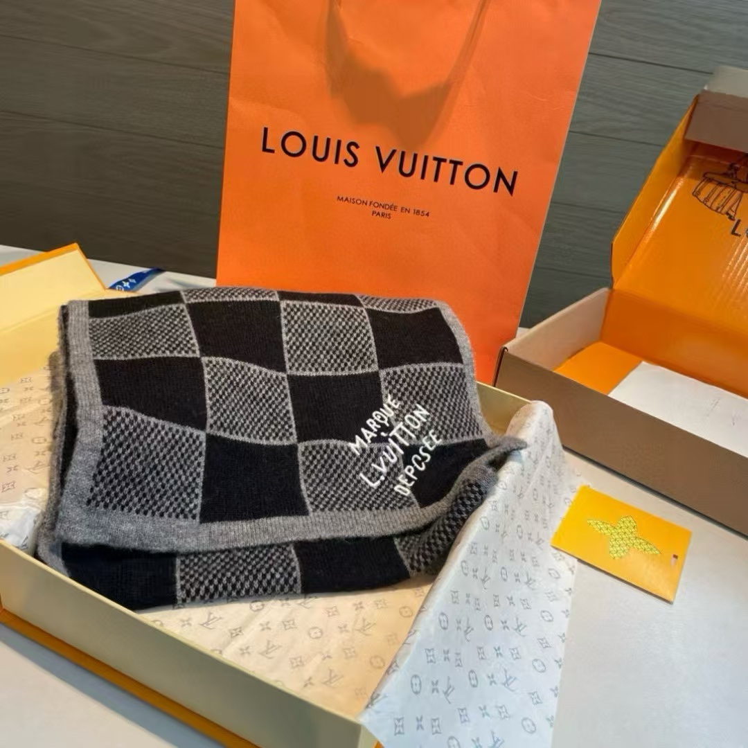 Louis Vuitton 大驴家最美的围巾没有之一 独家首发 Fluffygram 围巾取材羊驼毛和绵羊毛混纺