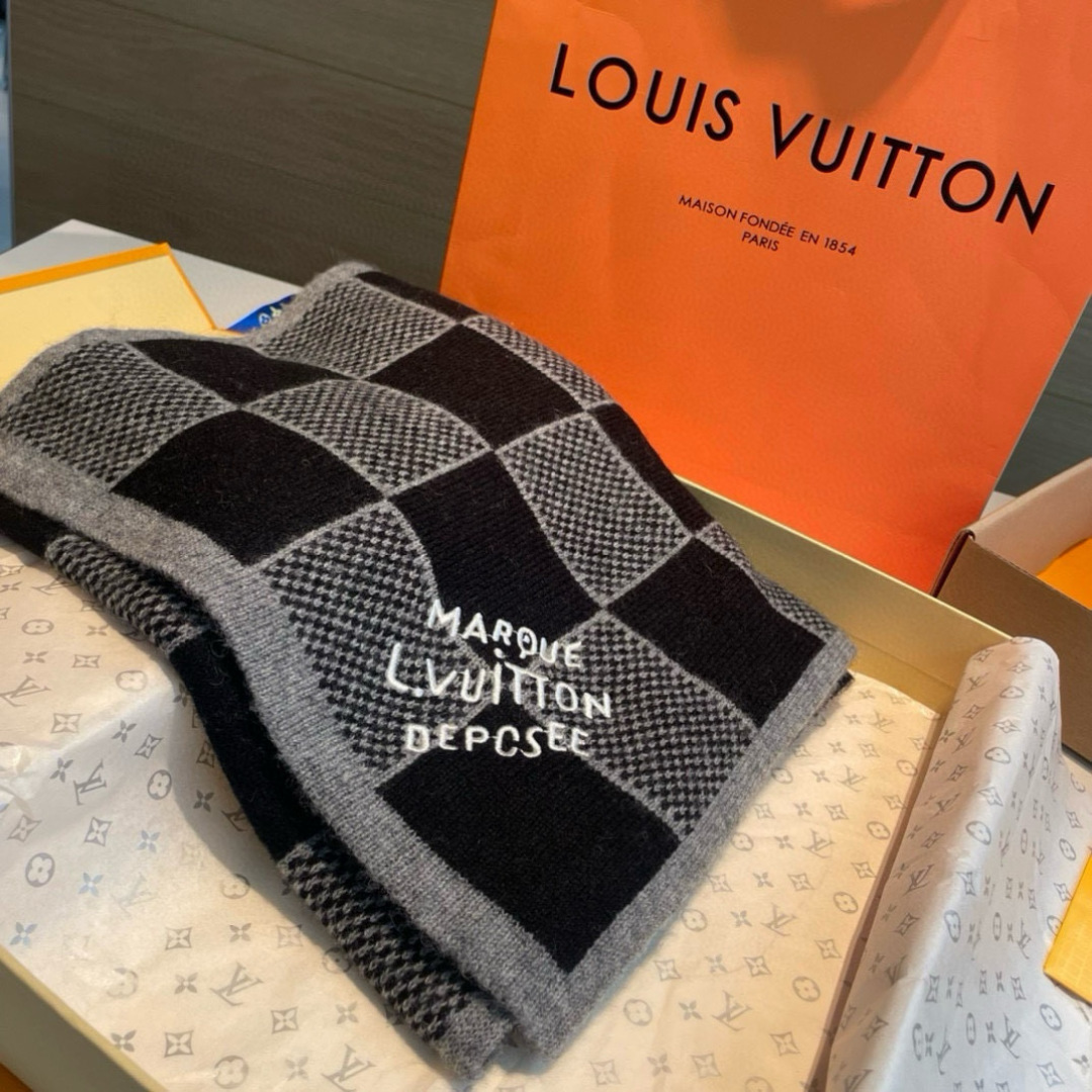 Louis Vuitton 大驴家最美的围巾没有之一 独家首发 Fluffygram 围巾取材羊驼毛和绵羊毛混纺