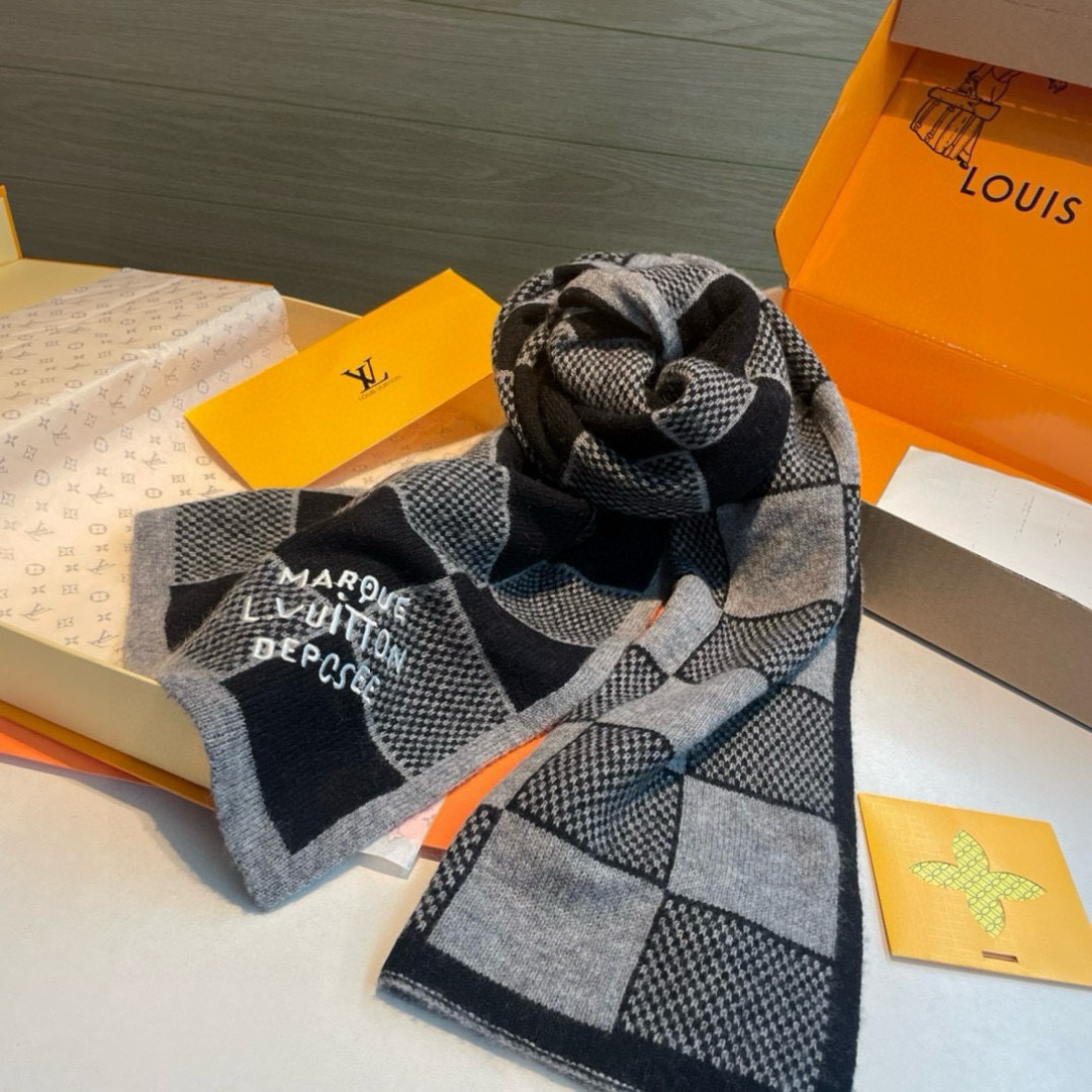 Louis Vuitton 大驴家最美的围巾没有之一 独家首发 Fluffygram 围巾取材羊驼毛和绵羊毛混纺