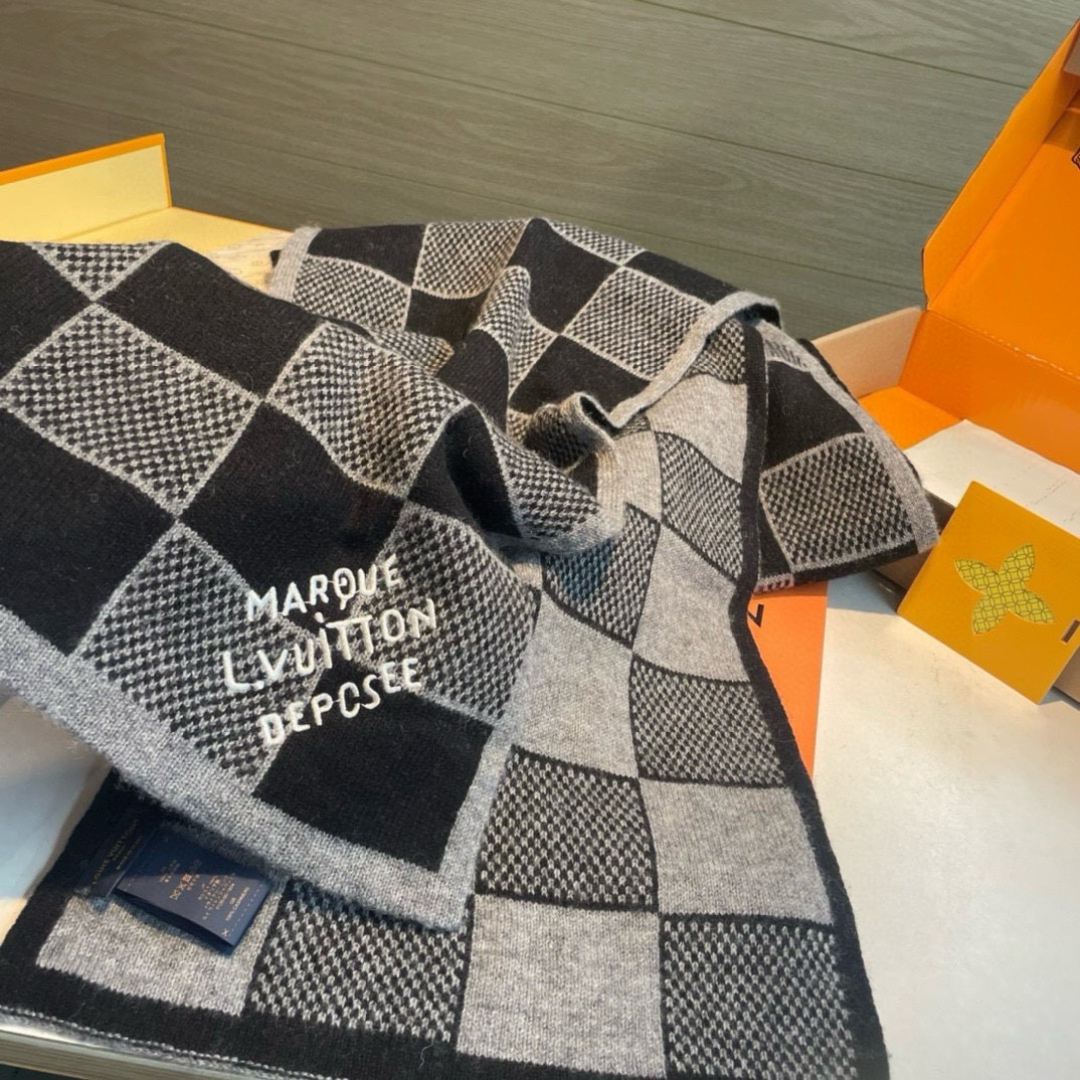 Louis Vuitton 大驴家最美的围巾没有之一 独家首发 Fluffygram 围巾取材羊驼毛和绵羊毛混纺
