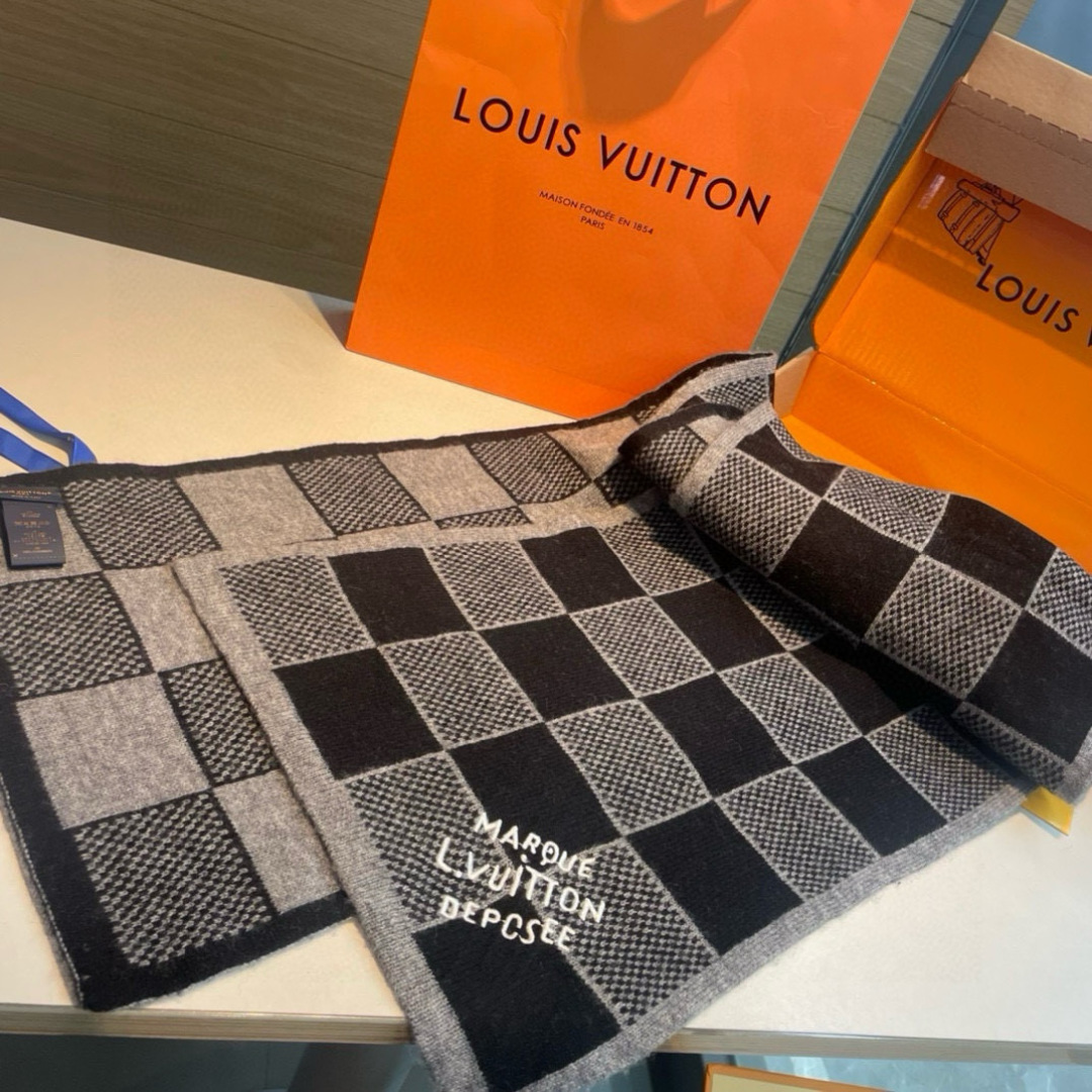 Louis Vuitton 大驴家最美的围巾没有之一 独家首发 Fluffygram 围巾取材羊驼毛和绵羊毛混纺