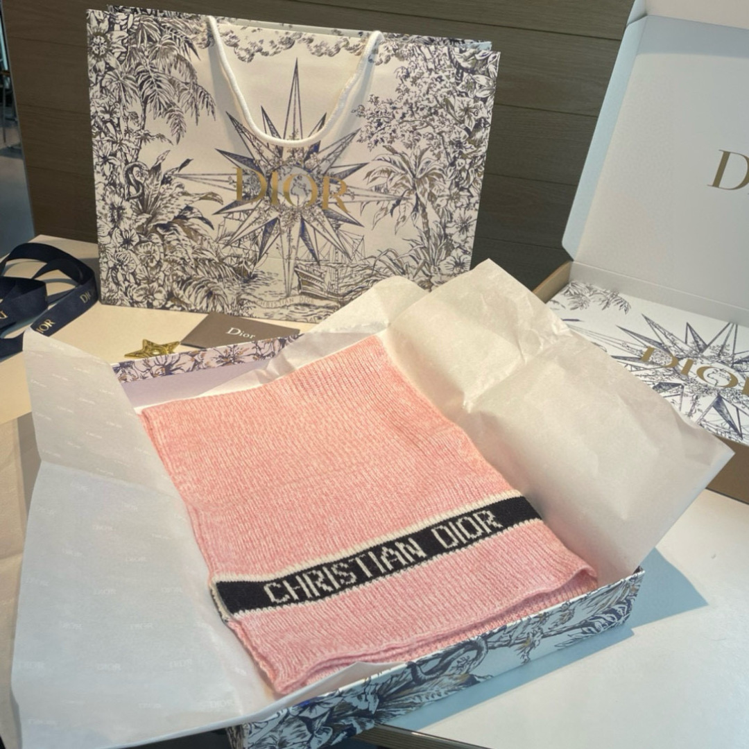 Dior ━━━━ ● Dior迪奥 ● ━━━━Dio*秋冬新品 新款字母印花针织款 logo提花 少女心