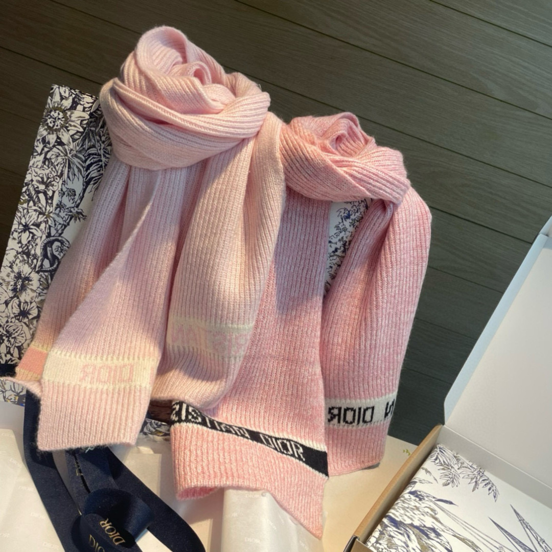 Dior ━━━━ ● Dior迪奥 ● ━━━━Dio*秋冬新品 新款字母印花针织款 logo提花 少女心