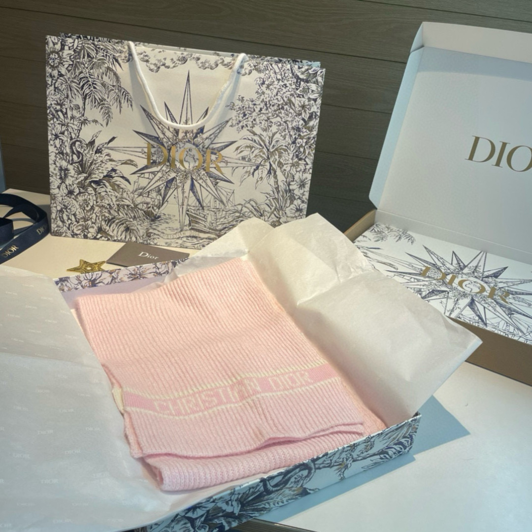 Dior ━━━━ ● Dior迪奥 ● ━━━━Dio*秋冬新品 新款字母印花针织款 logo提花 少女心