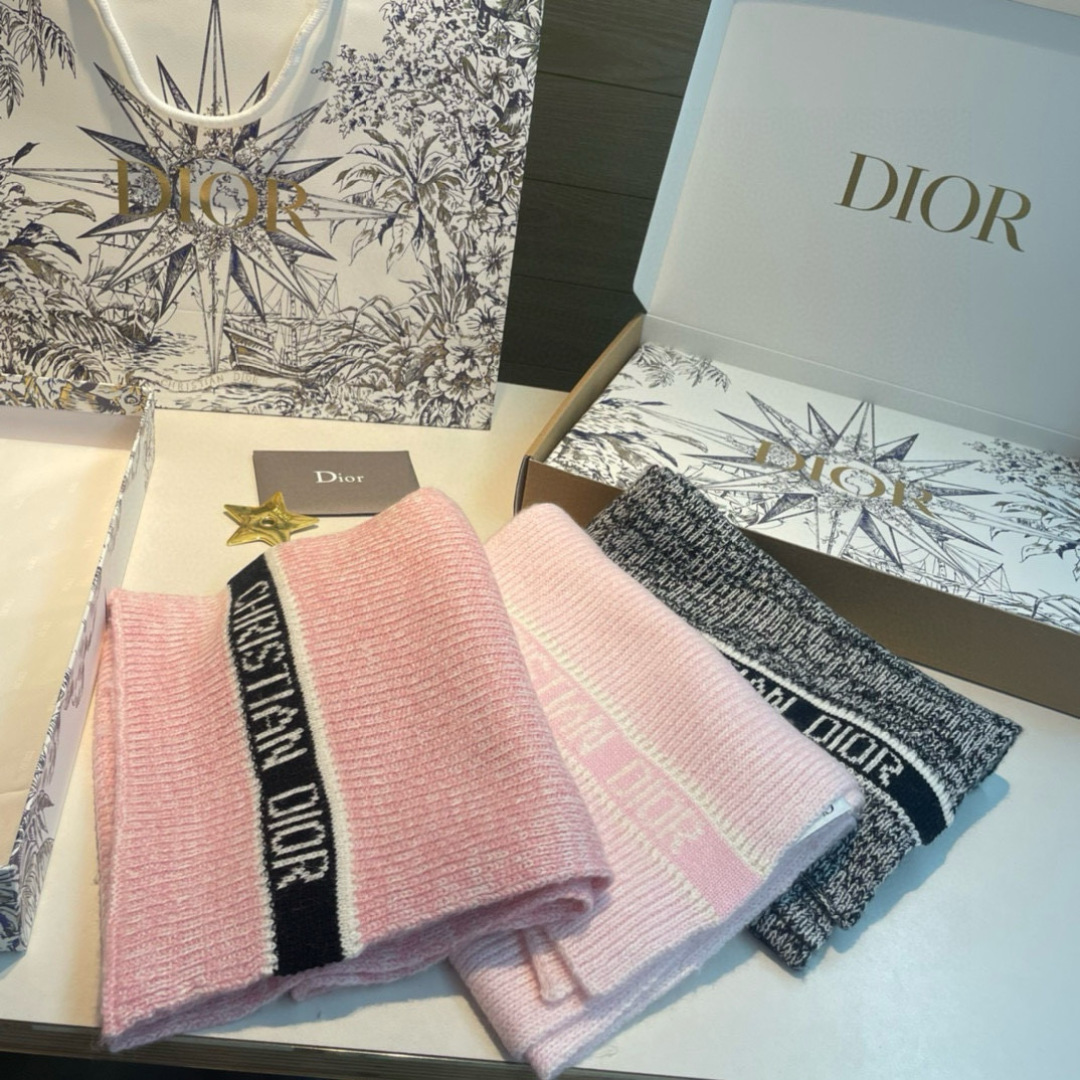 Dior ━━━━ ● Dior迪奥 ● ━━━━Dio*秋冬新品 新款字母印花针织款 logo提花 少女心