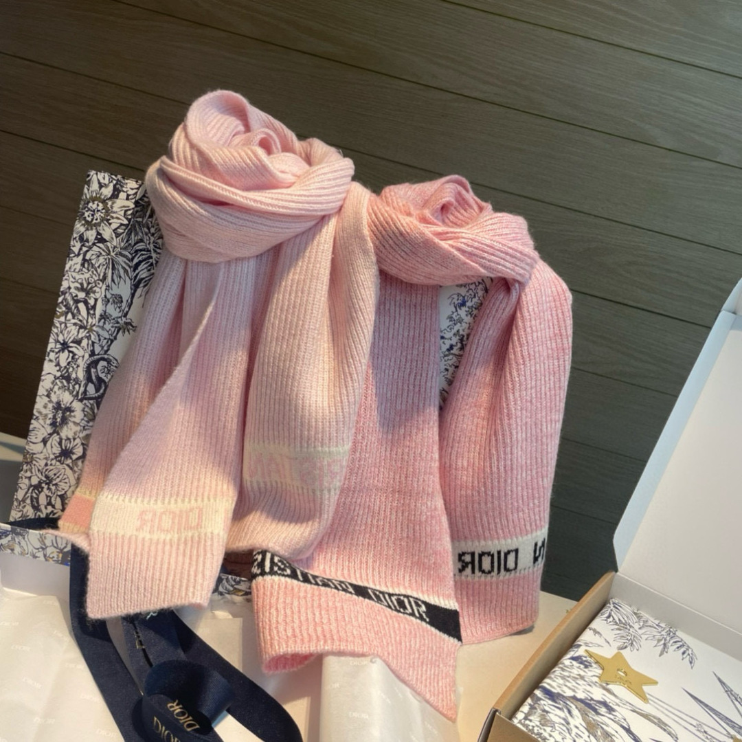 Dior ━━━━ ● Dior迪奥 ● ━━━━Dio*秋冬新品 新款字母印花针织款 logo提花 少女心