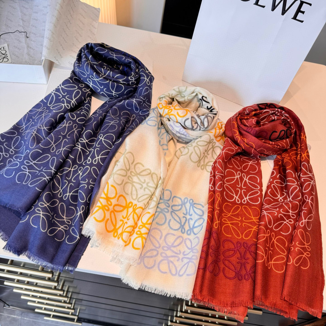 Loewe 作为西班牙，散发独特的西班牙贵族气息，低调有内涵‼