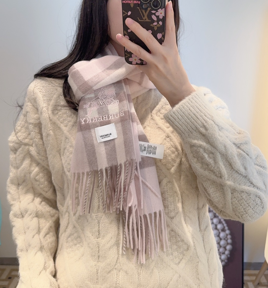 Burberry 难得的高端男款 家属福利 巴宝莉非常正的男士围巾~面料大爱 非常柔软细腻舒服 轻度水波纹 简约