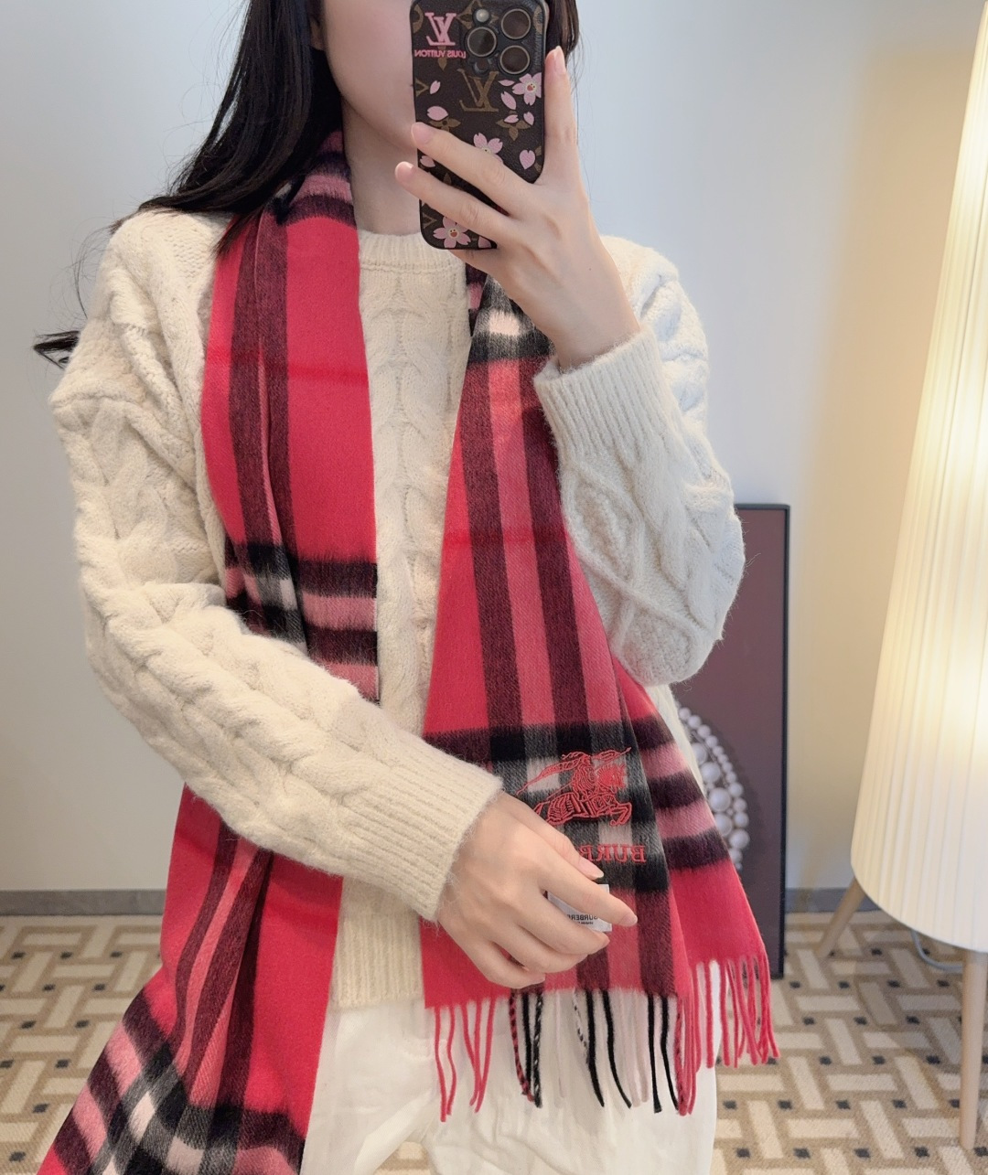 Burberry 难得的高端男款 家属福利 巴宝莉非常正的男士围巾~面料大爱 非常柔软细腻舒服 轻度水波纹 简约