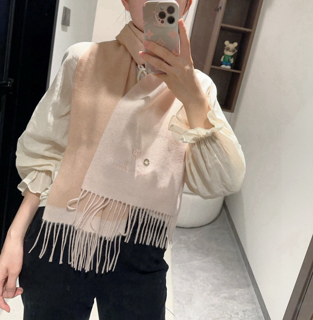 Loro Piana Piana · 诺悠翩雅【贸易公司尾单 山羊绒围巾披肩】送人自留都太高大上了 重磅上新