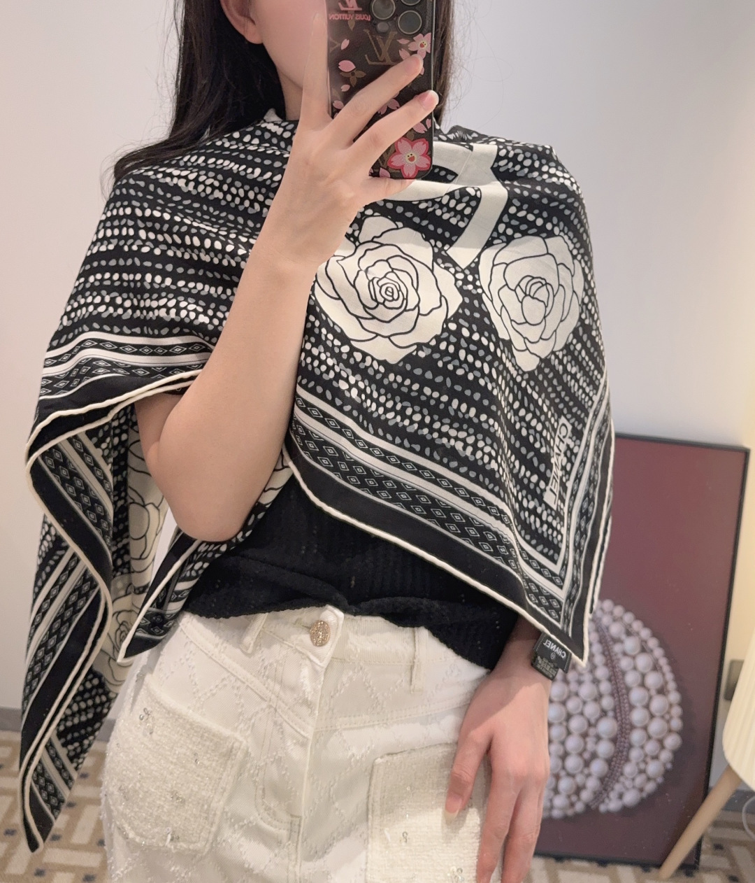经典茶花优雅Coco风，Chanel最新菱格丝绒大方巾~气质到骨子里，香奶奶新一季的面料超高级，真心超级