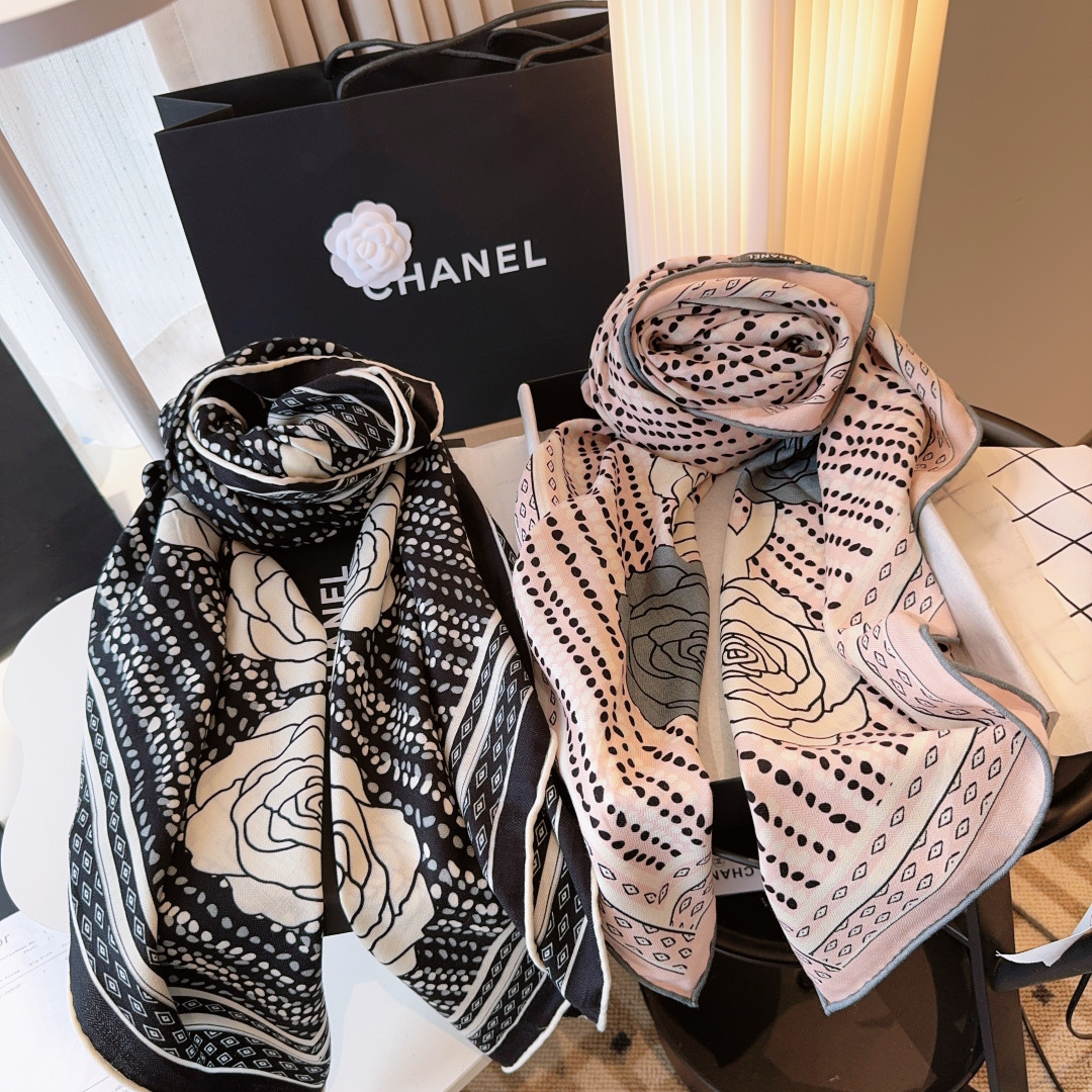 经典茶花优雅Coco风，Chanel最新菱格丝绒大方巾~气质到骨子里，香奶奶新一季的面料超高级，真心超级