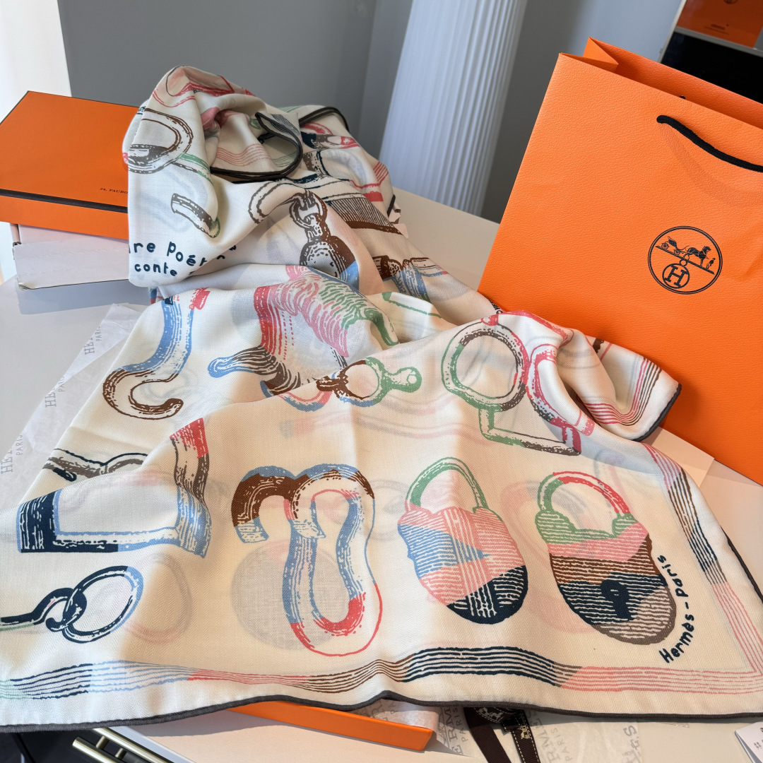 “马具故事的诗意回顾”140双面披肩设计师 弗洛伦斯·曼里克（Florence Manlik）尺寸：13