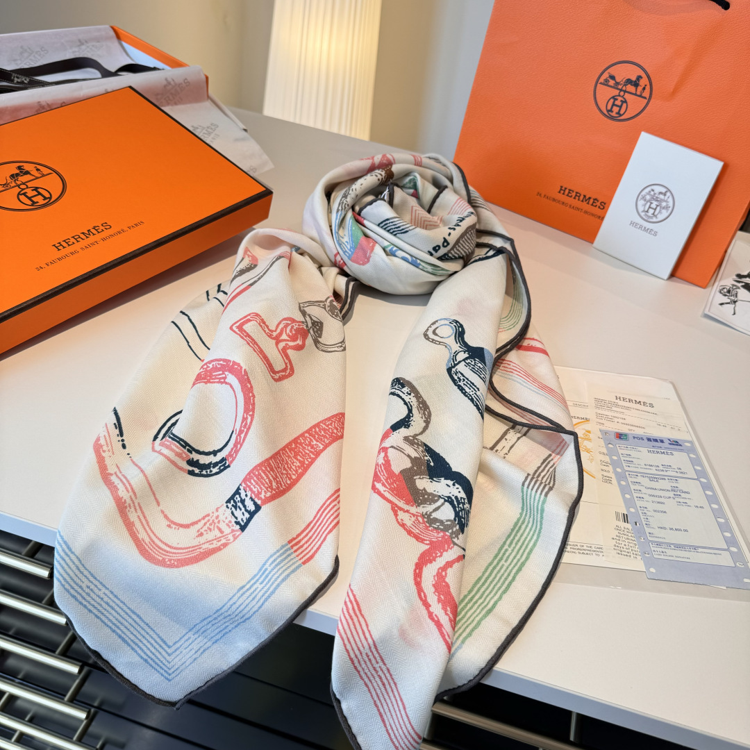 “马具故事的诗意回顾”140双面披肩设计师 弗洛伦斯·曼里克（Florence Manlik）尺寸：13