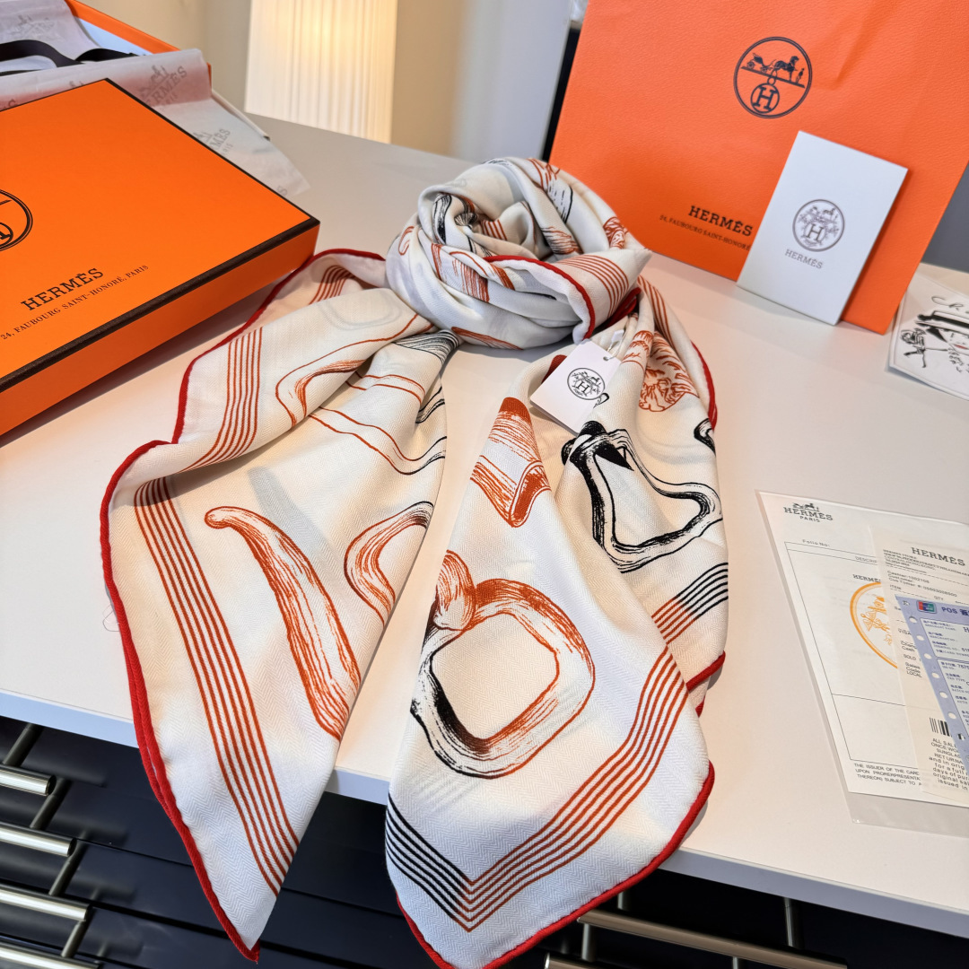 “马具故事的诗意回顾”140双面披肩设计师 弗洛伦斯·曼里克（Florence Manlik）尺寸：13