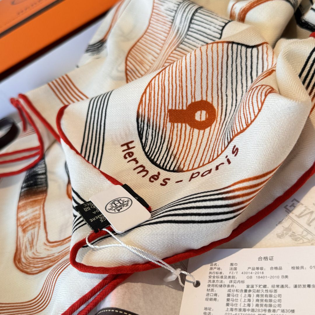 “马具故事的诗意回顾”140双面披肩设计师 弗洛伦斯·曼里克（Florence Manlik）尺寸：13