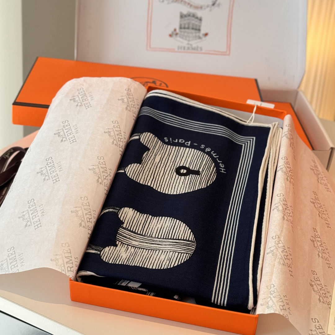 “马具故事的诗意回顾”140双面披肩设计师 弗洛伦斯·曼里克（Florence Manlik）尺寸：13