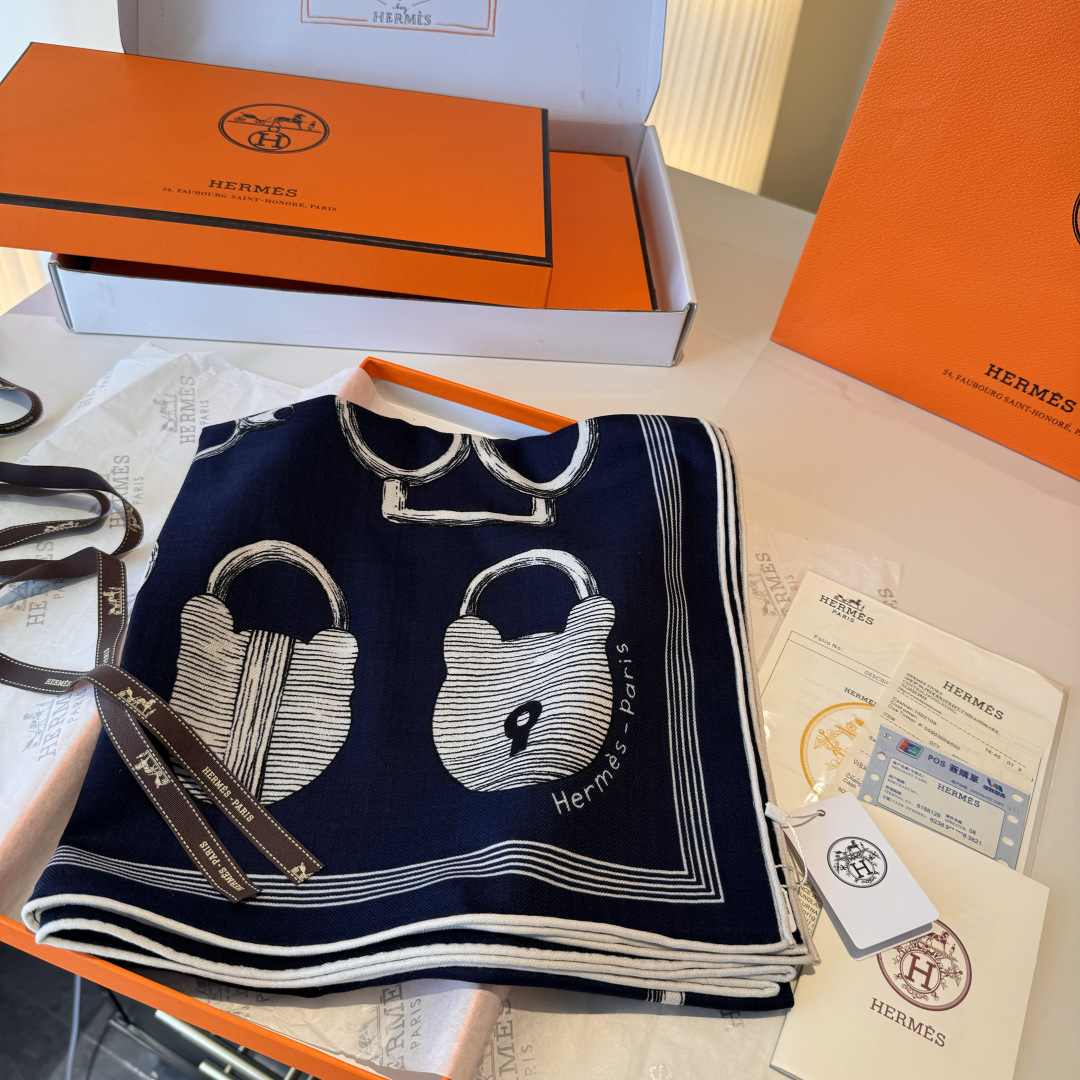 “马具故事的诗意回顾”140双面披肩设计师 弗洛伦斯·曼里克（Florence Manlik）尺寸：13