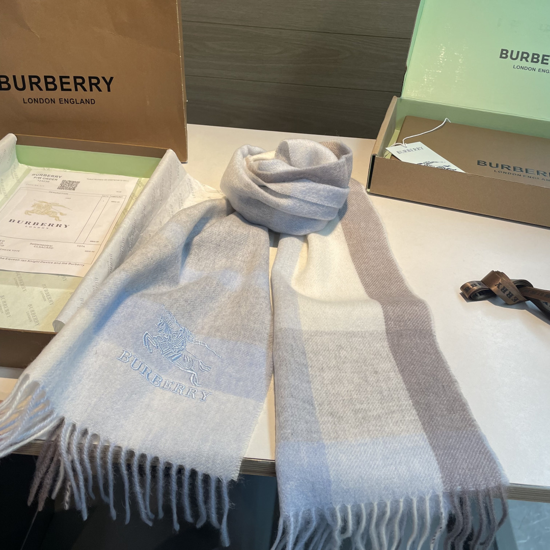 ✨✨Burberry · 巴宝莉双面围巾❗好看的要疯掉了，太有型太有魅力了❗❗非常斯文时尚的秋冬单品！真