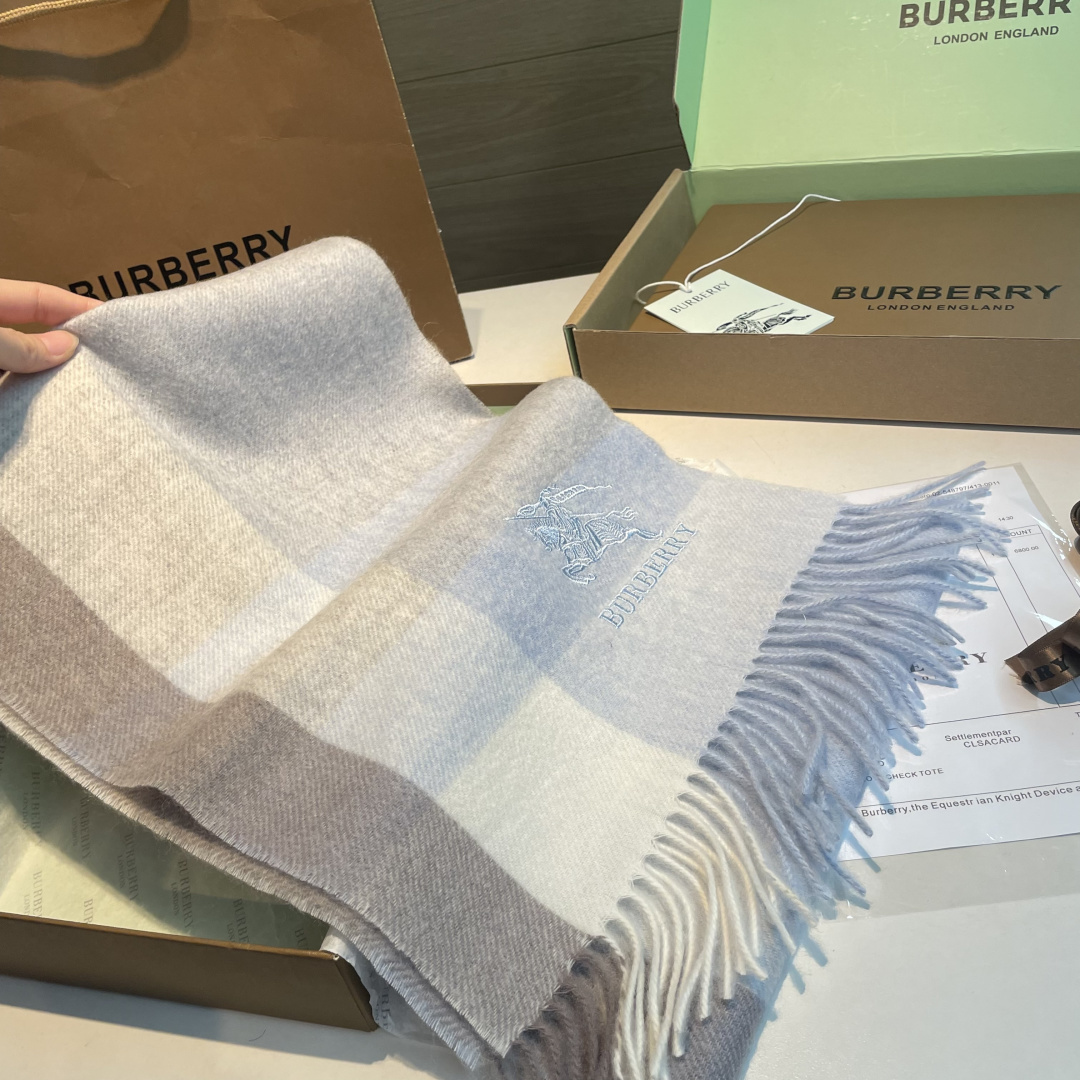 ✨✨Burberry · 巴宝莉双面围巾❗好看的要疯掉了，太有型太有魅力了❗❗非常斯文时尚的秋冬单品！真