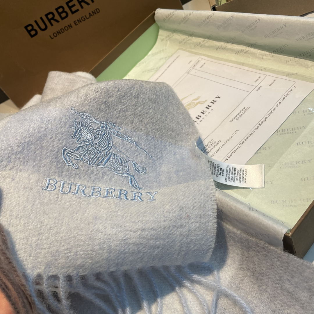 ✨✨Burberry · 巴宝莉双面围巾❗好看的要疯掉了，太有型太有魅力了❗❗非常斯文时尚的秋冬单品！真