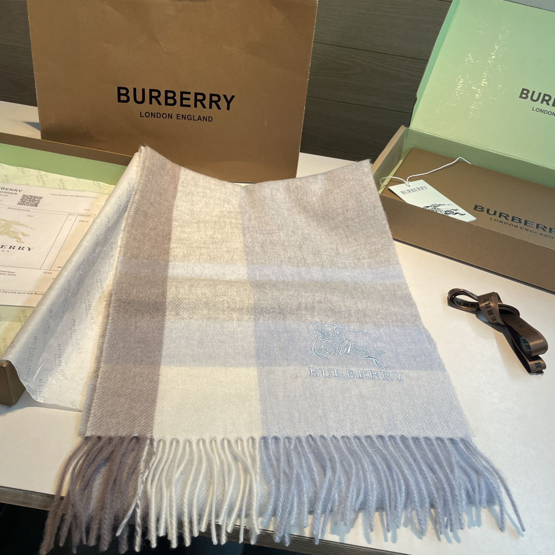 ✨✨Burberry · 巴宝莉双面围巾❗好看的要疯掉了，太有型太有魅力了❗❗非常斯文时尚的秋冬单品！真